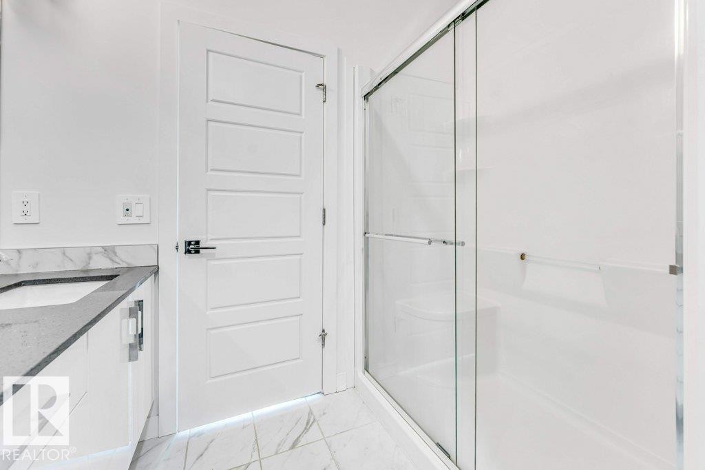 5140 23 Avenue, Edmonton, AB - Indoor Photo Showing Bathroom