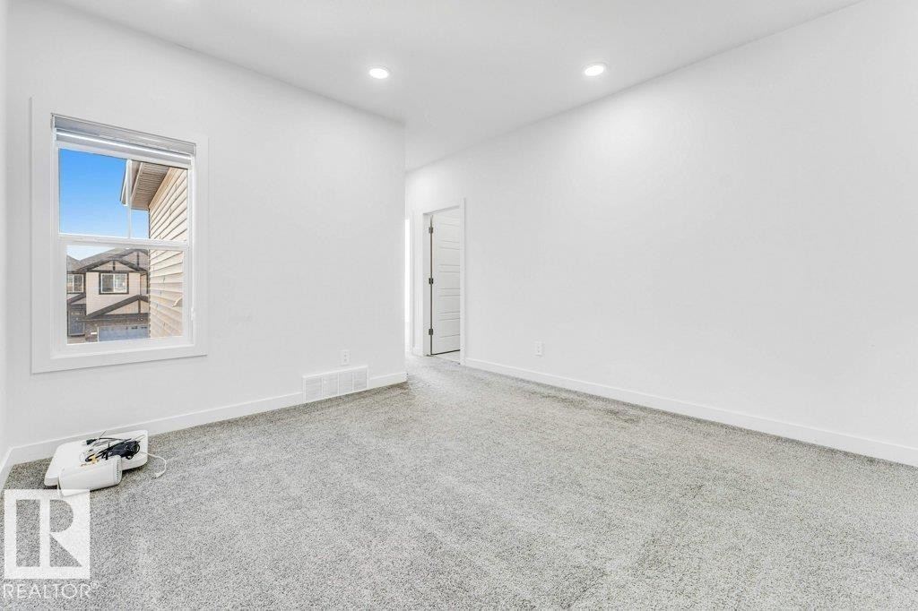 5140 23 Avenue, Edmonton, AB - Indoor Photo Showing Other Room