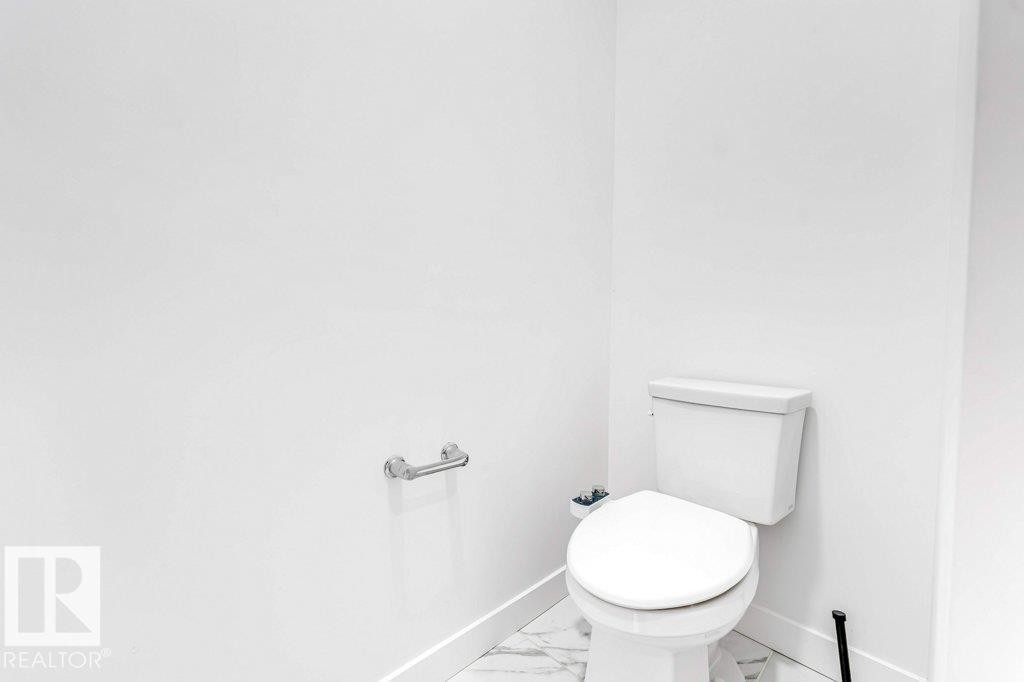 5140 23 Avenue, Edmonton, AB - Indoor Photo Showing Bathroom