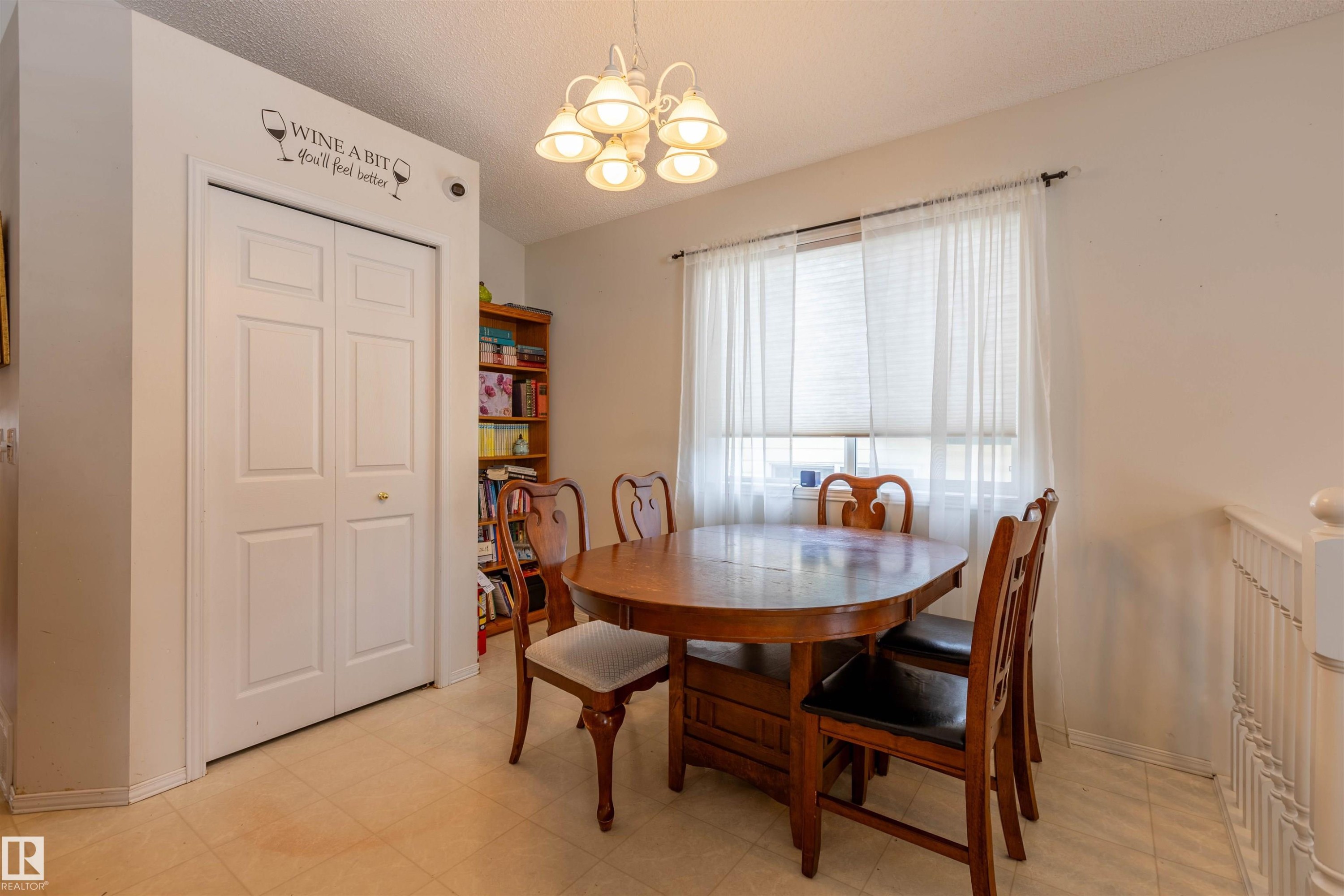 1712 Turvey Bend, Edmonton, AB - Indoor Photo Showing Dining Room