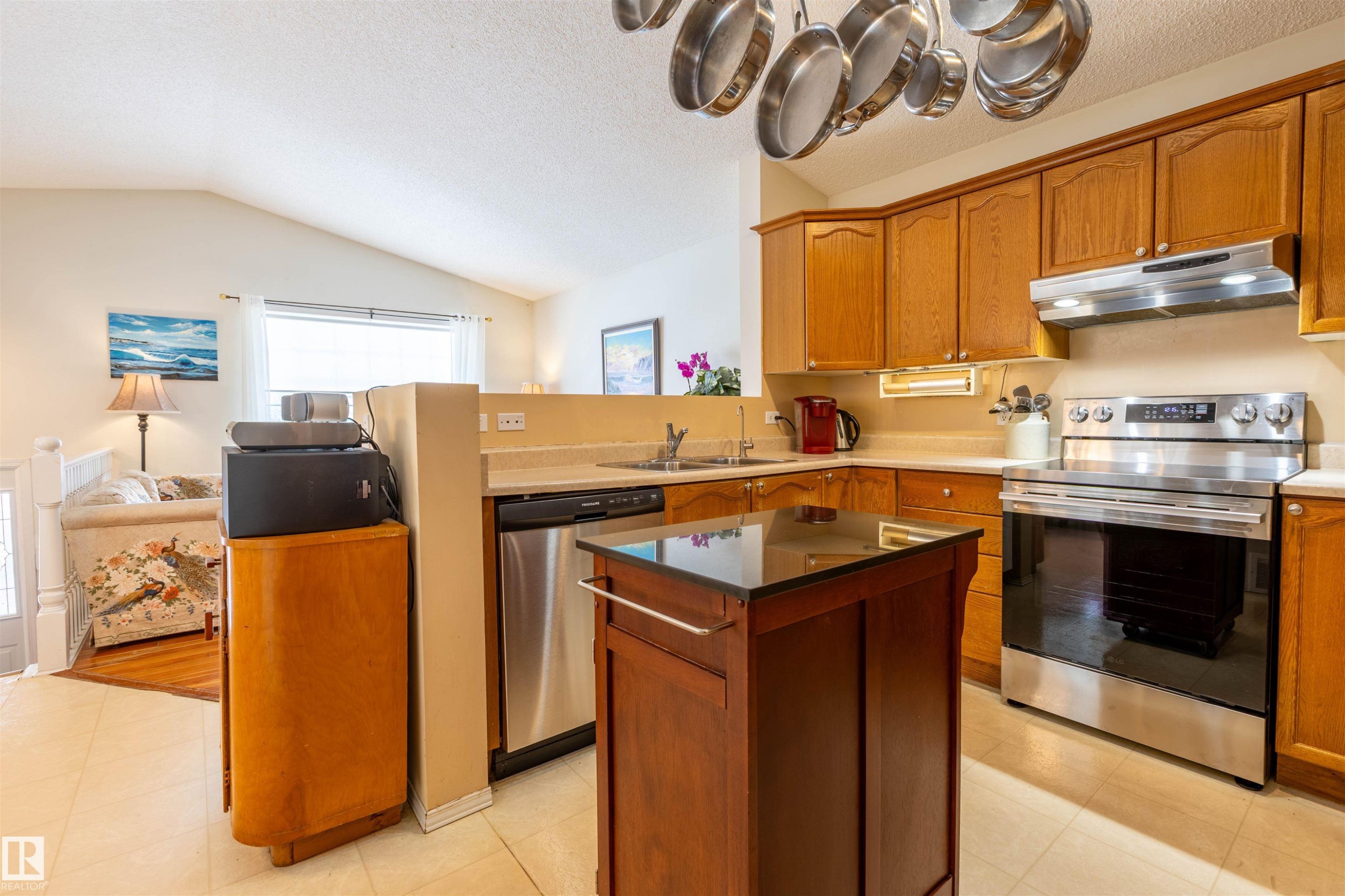 1712 Turvey Bend, Edmonton, AB - Indoor Photo Showing Kitchen With Double Sink