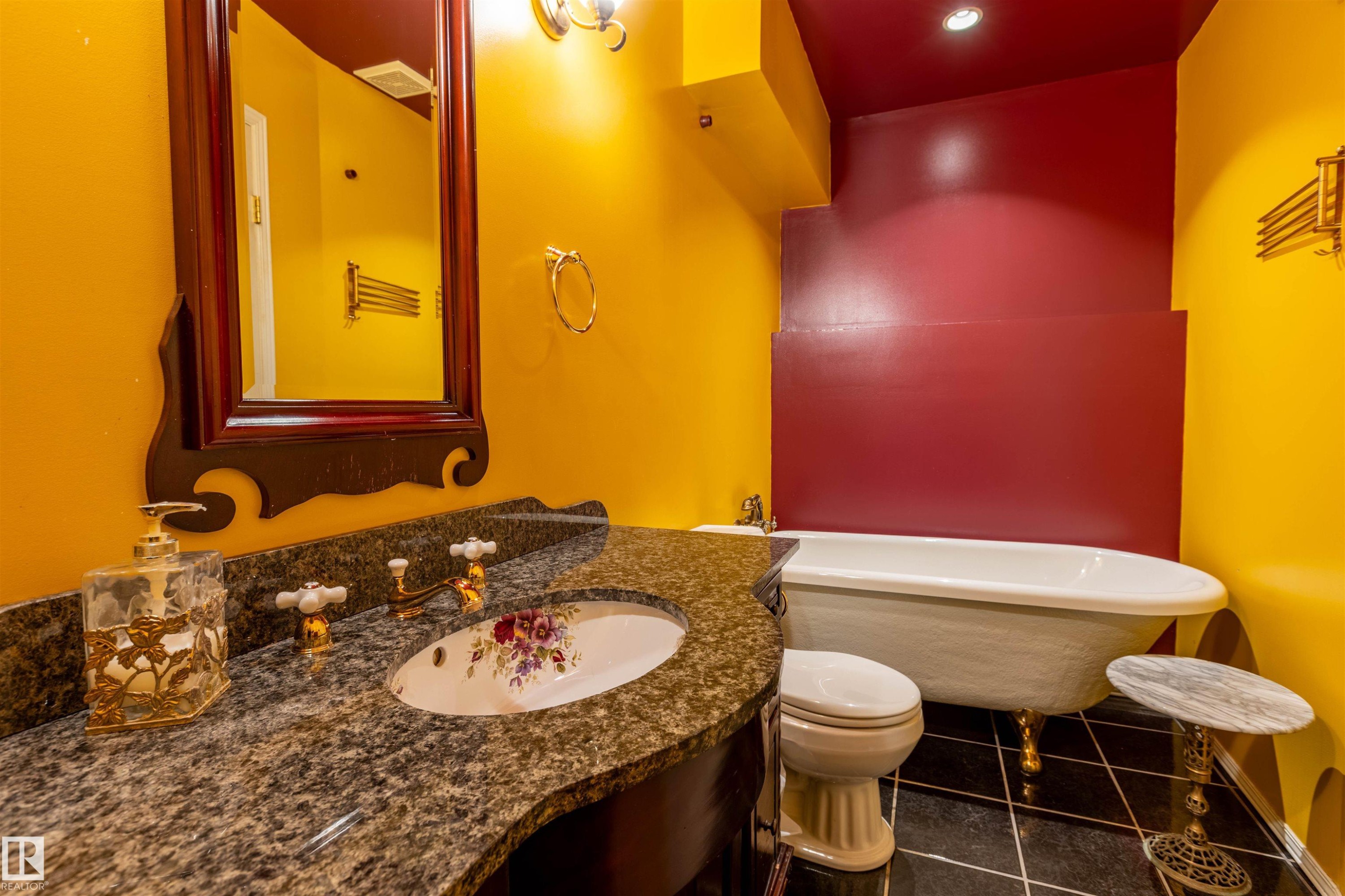 1712 Turvey Bend, Edmonton, AB - Indoor Photo Showing Bathroom