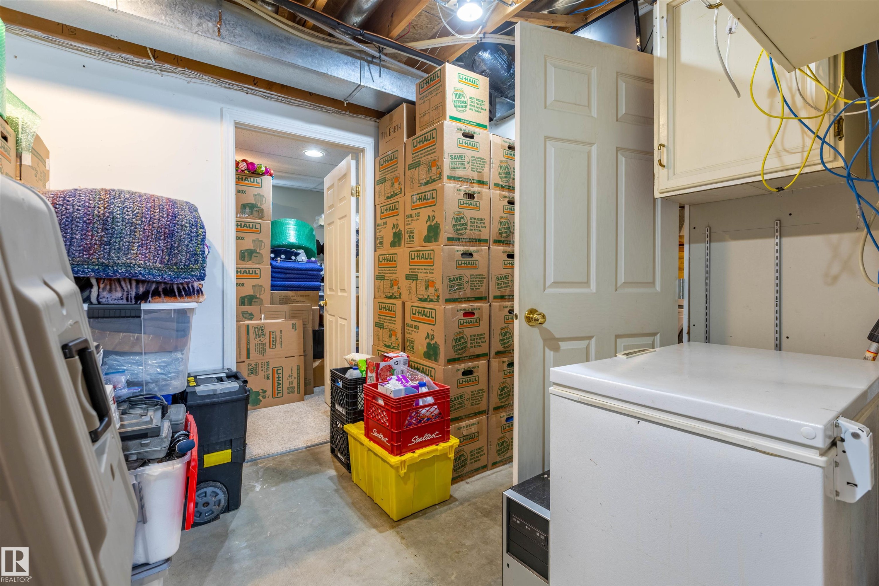 1712 Turvey Bend, Edmonton, AB - Indoor Photo Showing Laundry Room