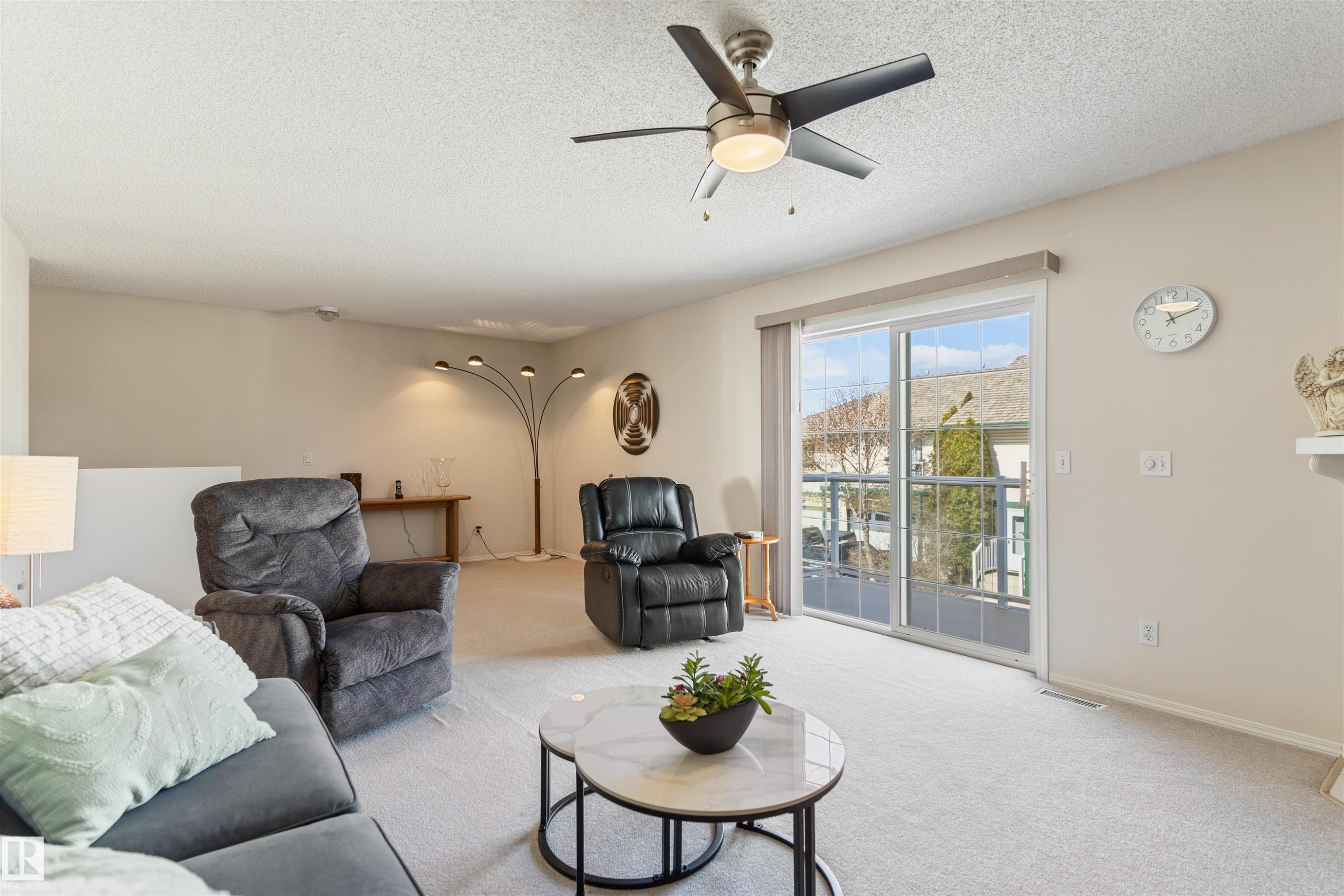 26 11 Hunchak Way, St. Albert, AB - Indoor Photo Showing Living Room