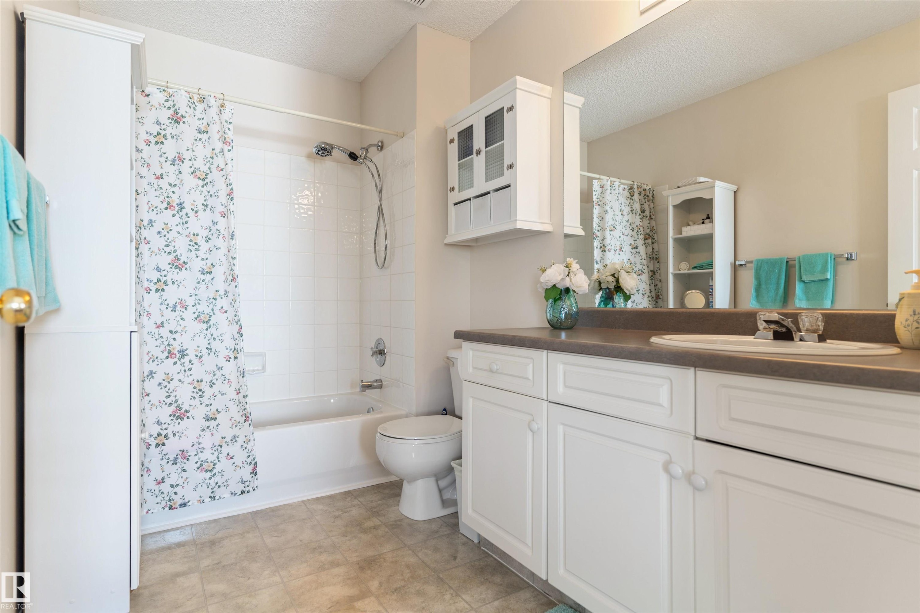 26 11 Hunchak Way, St. Albert, AB - Indoor Photo Showing Bathroom