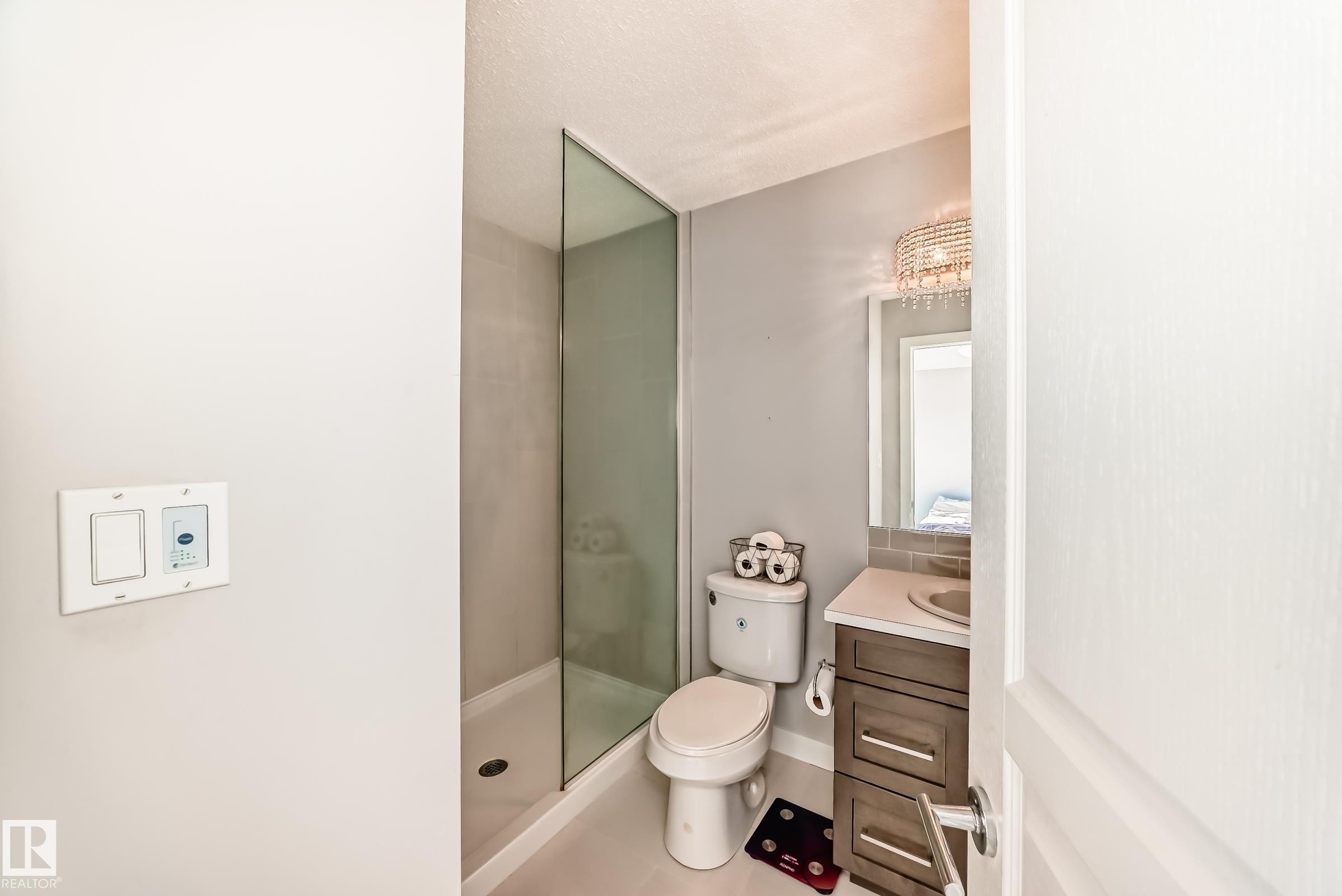 18127 77 Street, Edmonton, AB - Indoor Photo Showing Bathroom