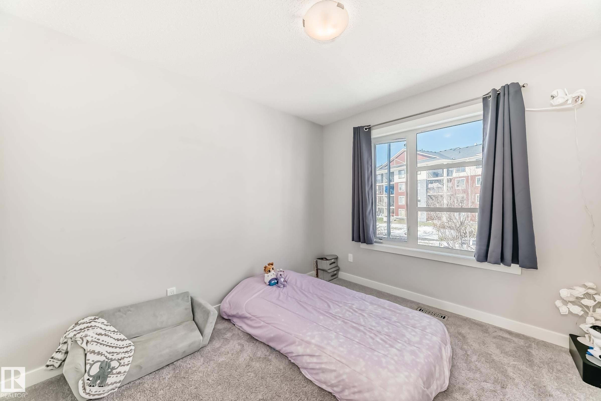 18127 77 Street, Edmonton, AB - Indoor Photo Showing Bedroom