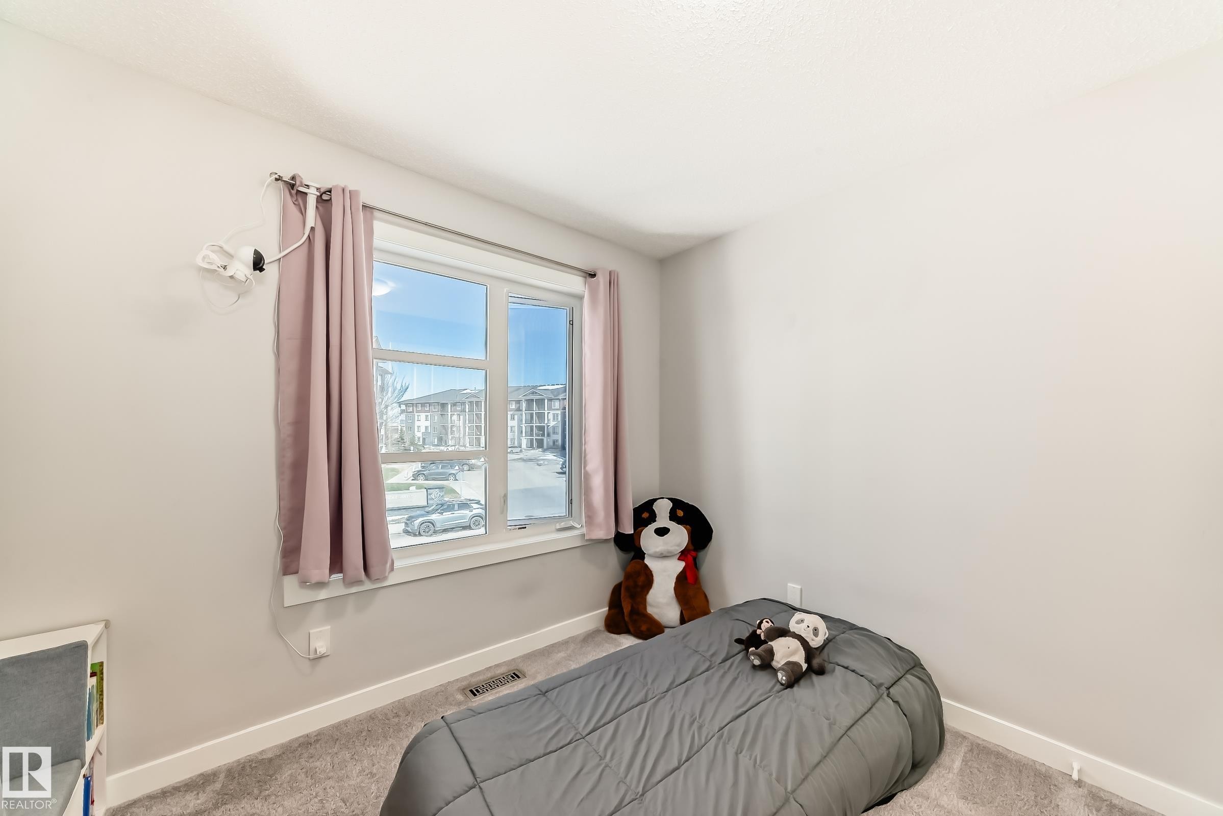 18127 77 Street, Edmonton, AB - Indoor Photo Showing Bedroom
