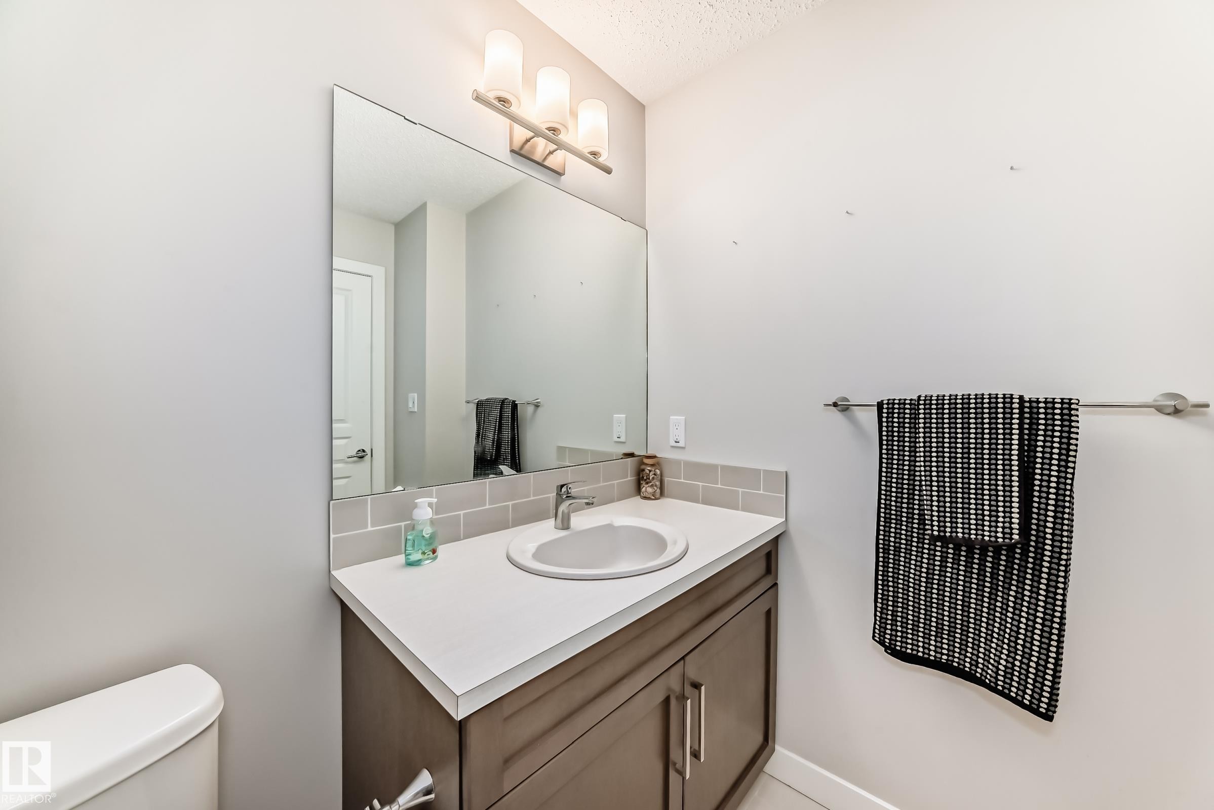 18127 77 Street, Edmonton, AB - Indoor Photo Showing Bathroom