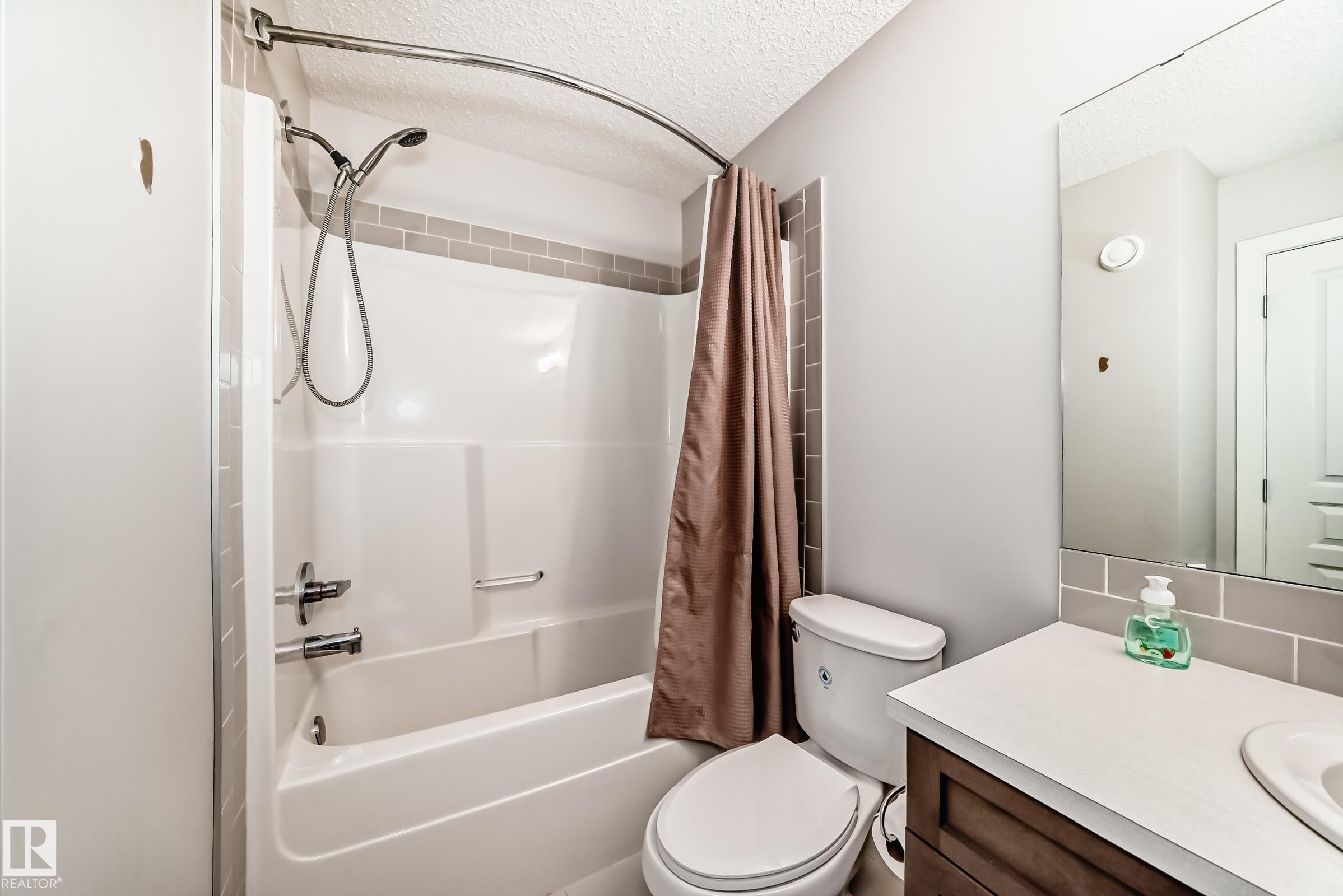 18127 77 Street, Edmonton, AB - Indoor Photo Showing Bathroom