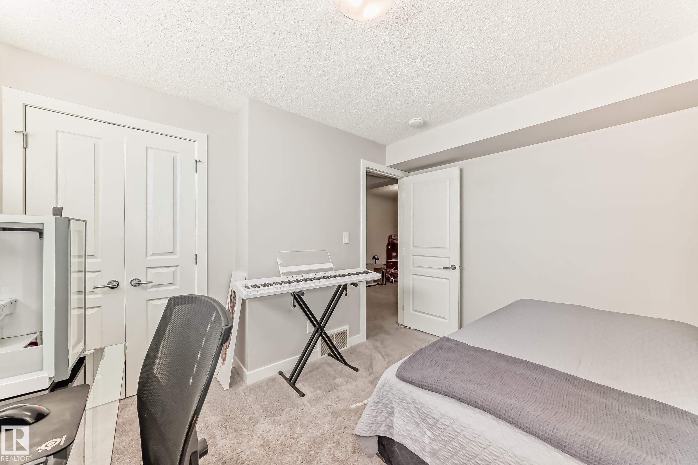 18127 77 Street, Edmonton, AB - Indoor Photo Showing Bedroom