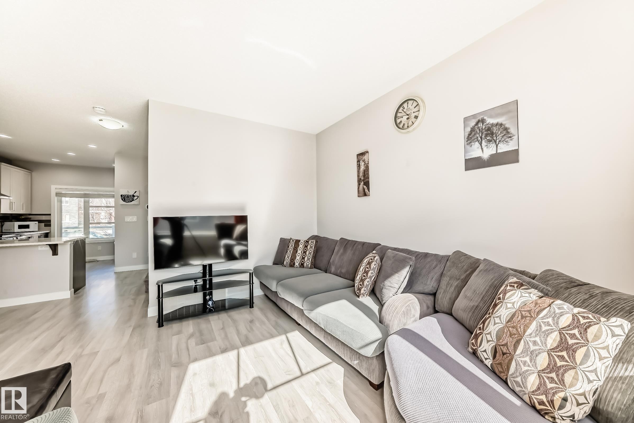 18127 77 Street, Edmonton, AB - Indoor Photo Showing Living Room