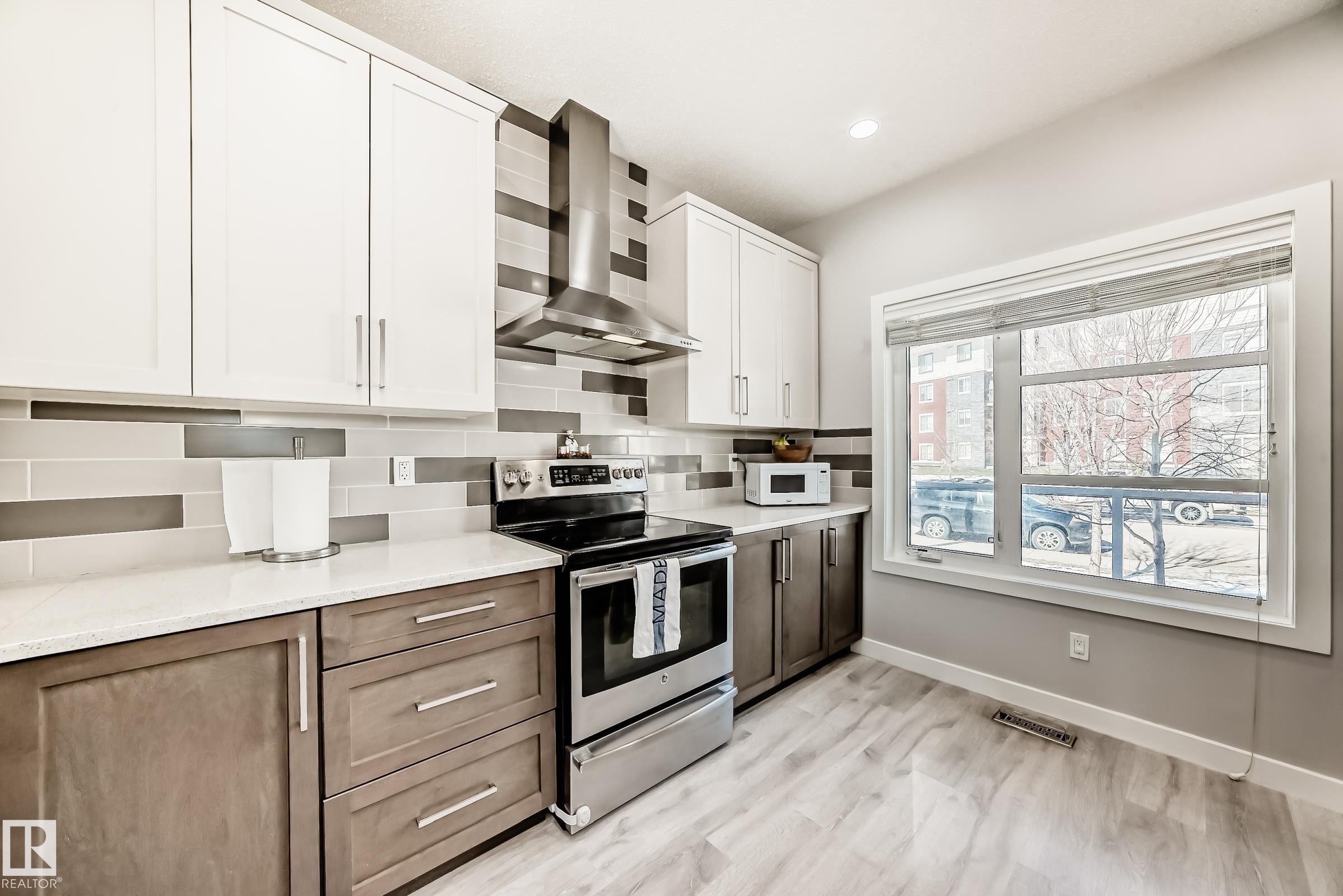 18127 77 Street, Edmonton, AB - Indoor Photo Showing Kitchen
