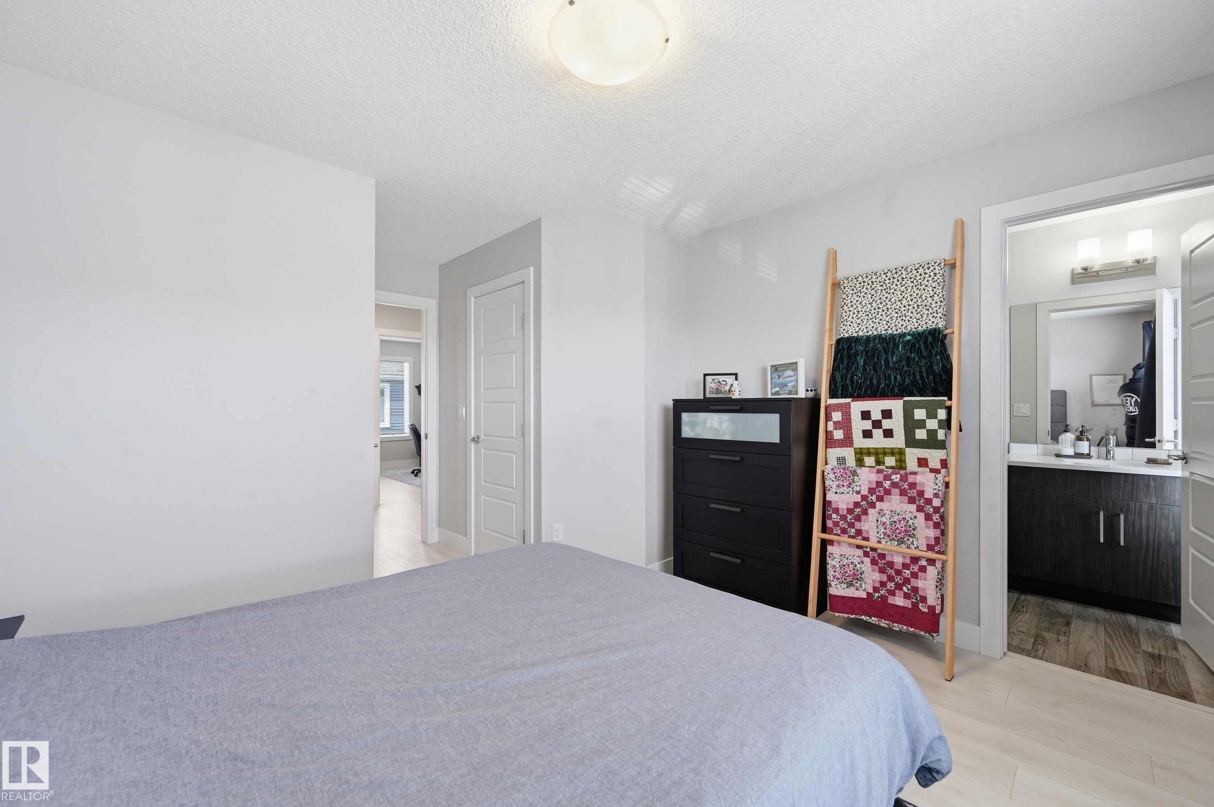 24 215 Saddleback Road, Edmonton, AB - Indoor Photo Showing Bedroom