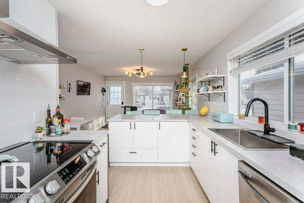 9020 152 Street, Edmonton, AB - Indoor Photo Showing Kitchen