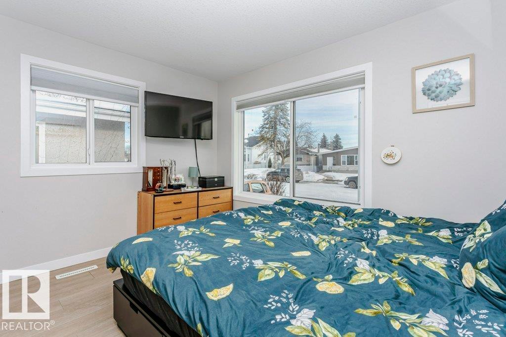 9020 152 Street, Edmonton, AB - Indoor Photo Showing Bedroom