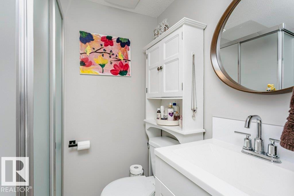 9020 152 Street, Edmonton, AB - Indoor Photo Showing Bathroom