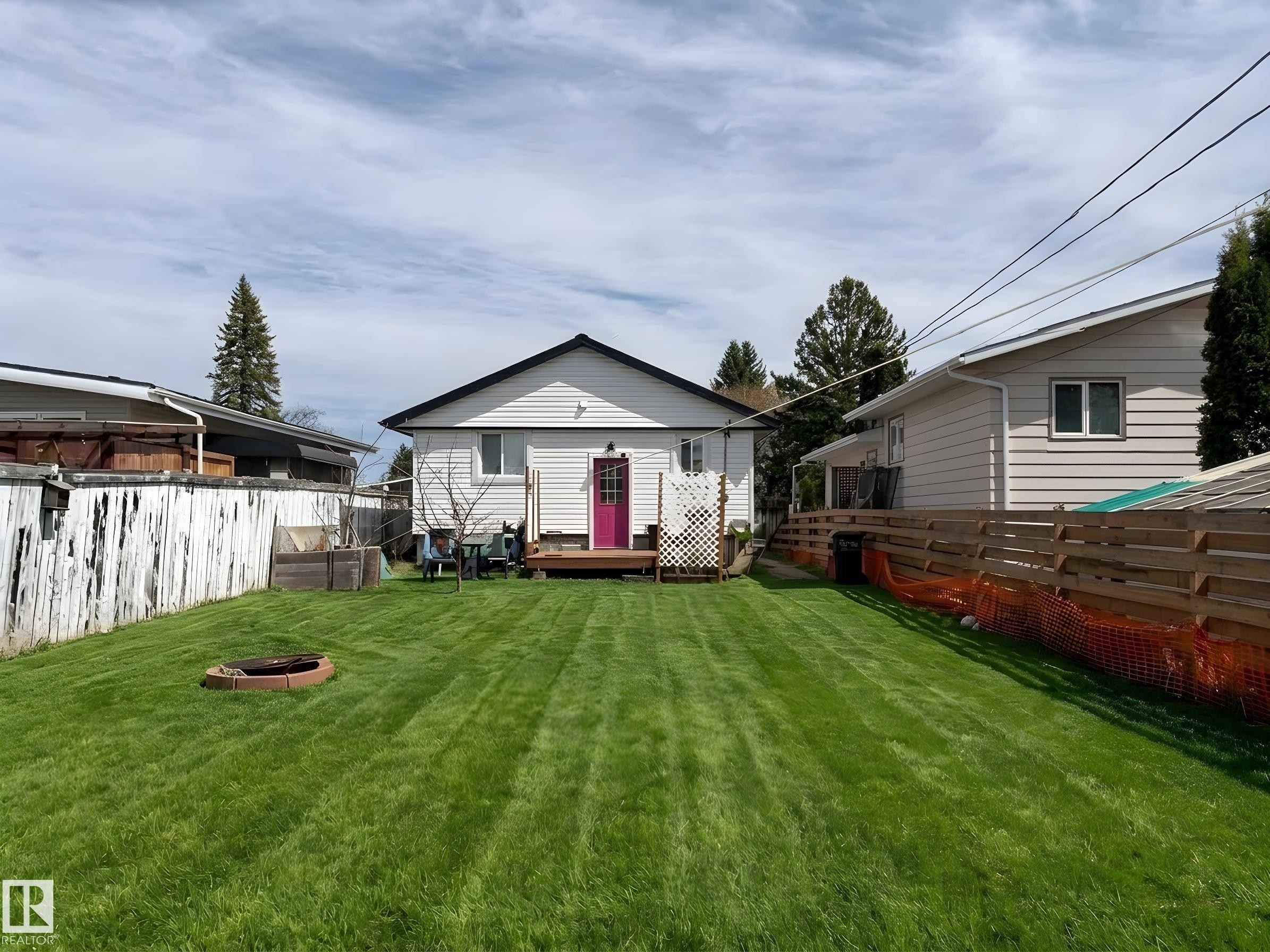 9020 152 Street, Edmonton, AB - Outdoor