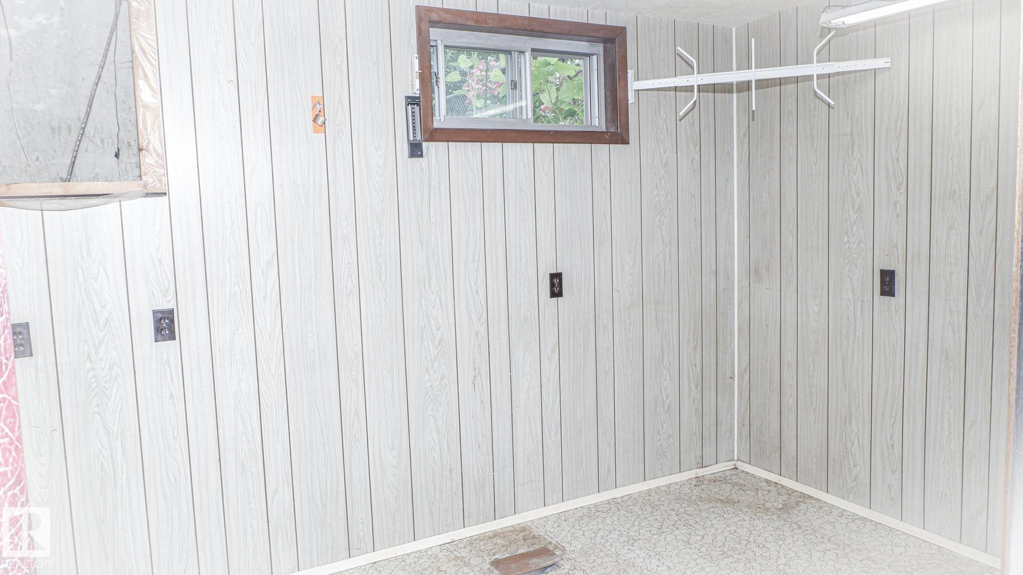 Image quality insufficient for description - 11131 52 Street, Edmonton, AB - Photo Showing Other Room