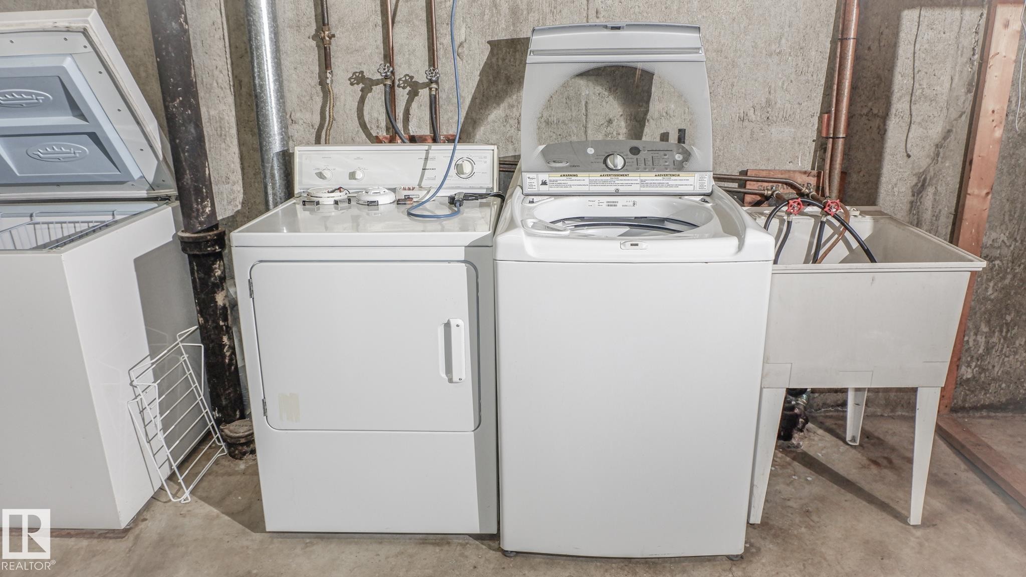 Laundry room - 11131 52 Street, Edmonton, AB - Indoor Photo Showing Laundry Room