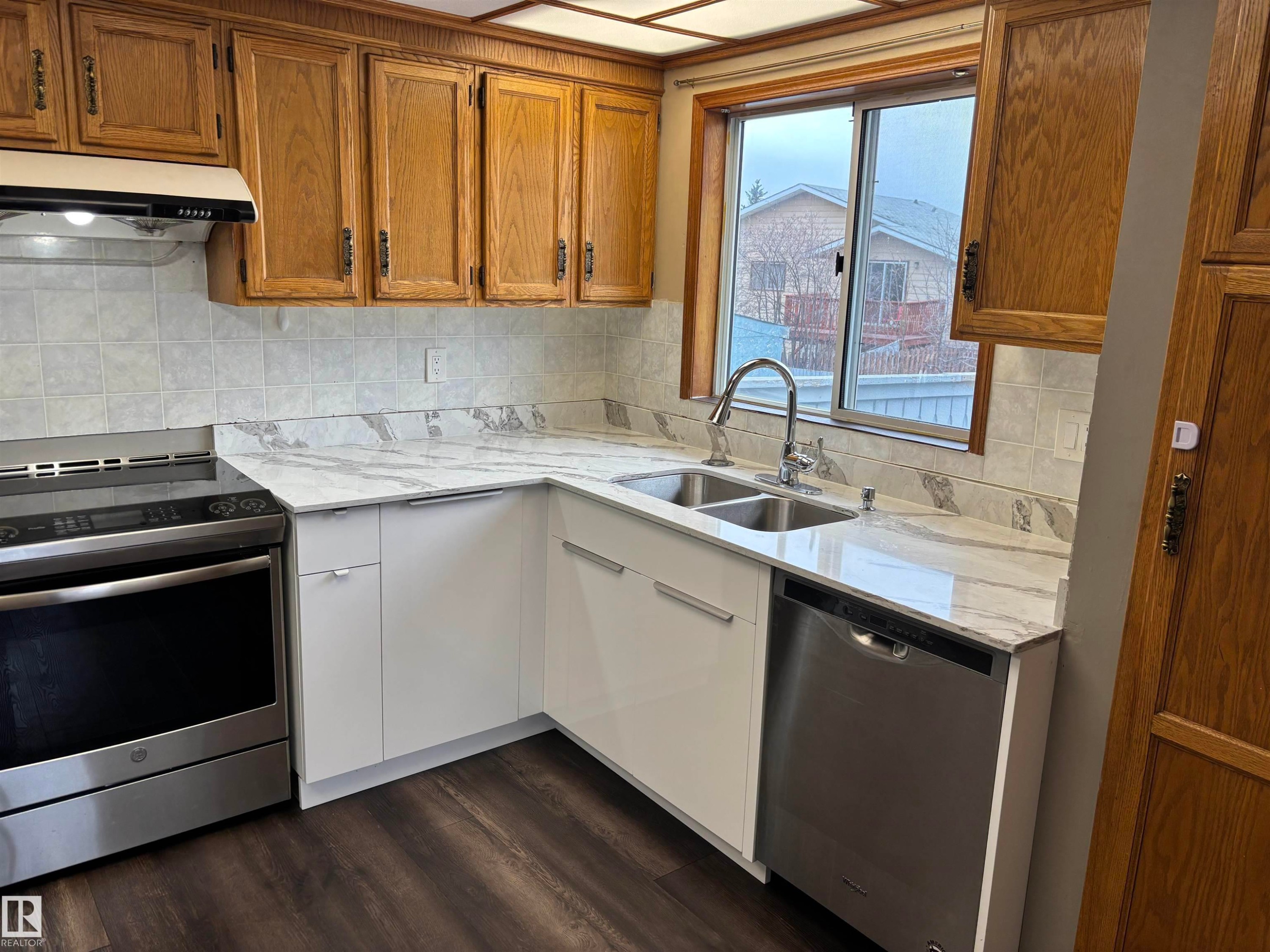 4908 17 Avenue, Edmonton, AB - Indoor Photo Showing Kitchen With Double Sink