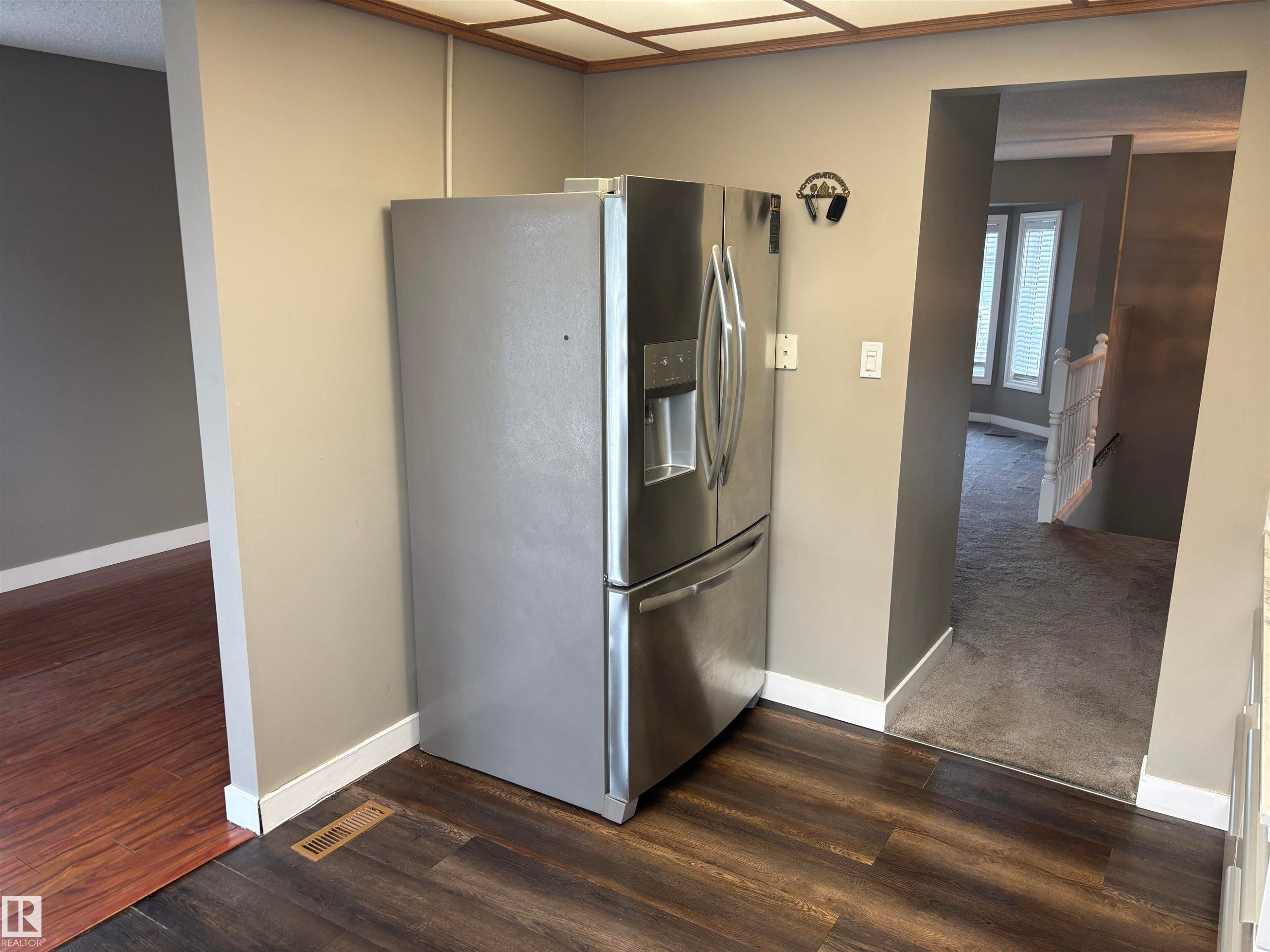 4908 17 Avenue, Edmonton, AB - Indoor Photo Showing Other Room