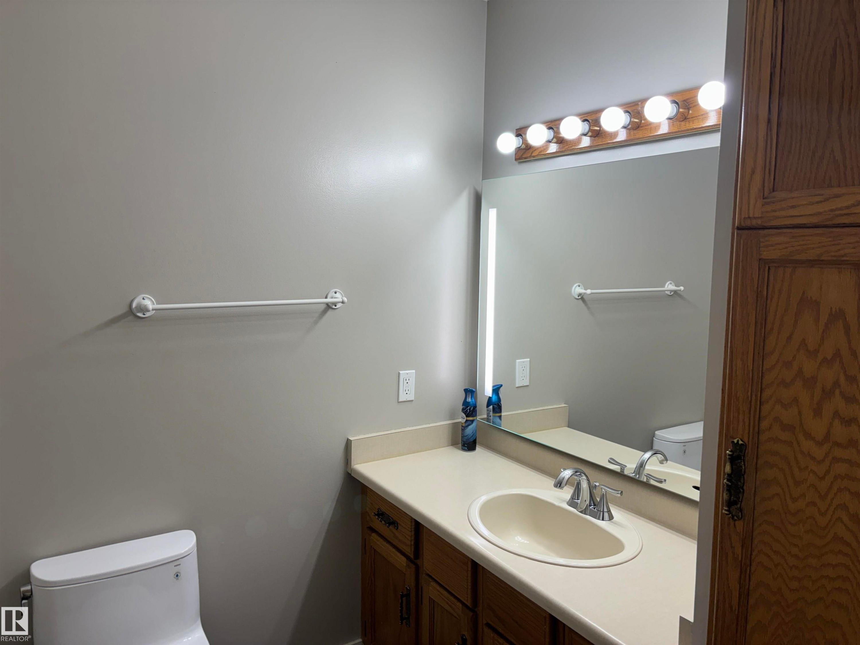 4908 17 Avenue, Edmonton, AB - Indoor Photo Showing Bathroom