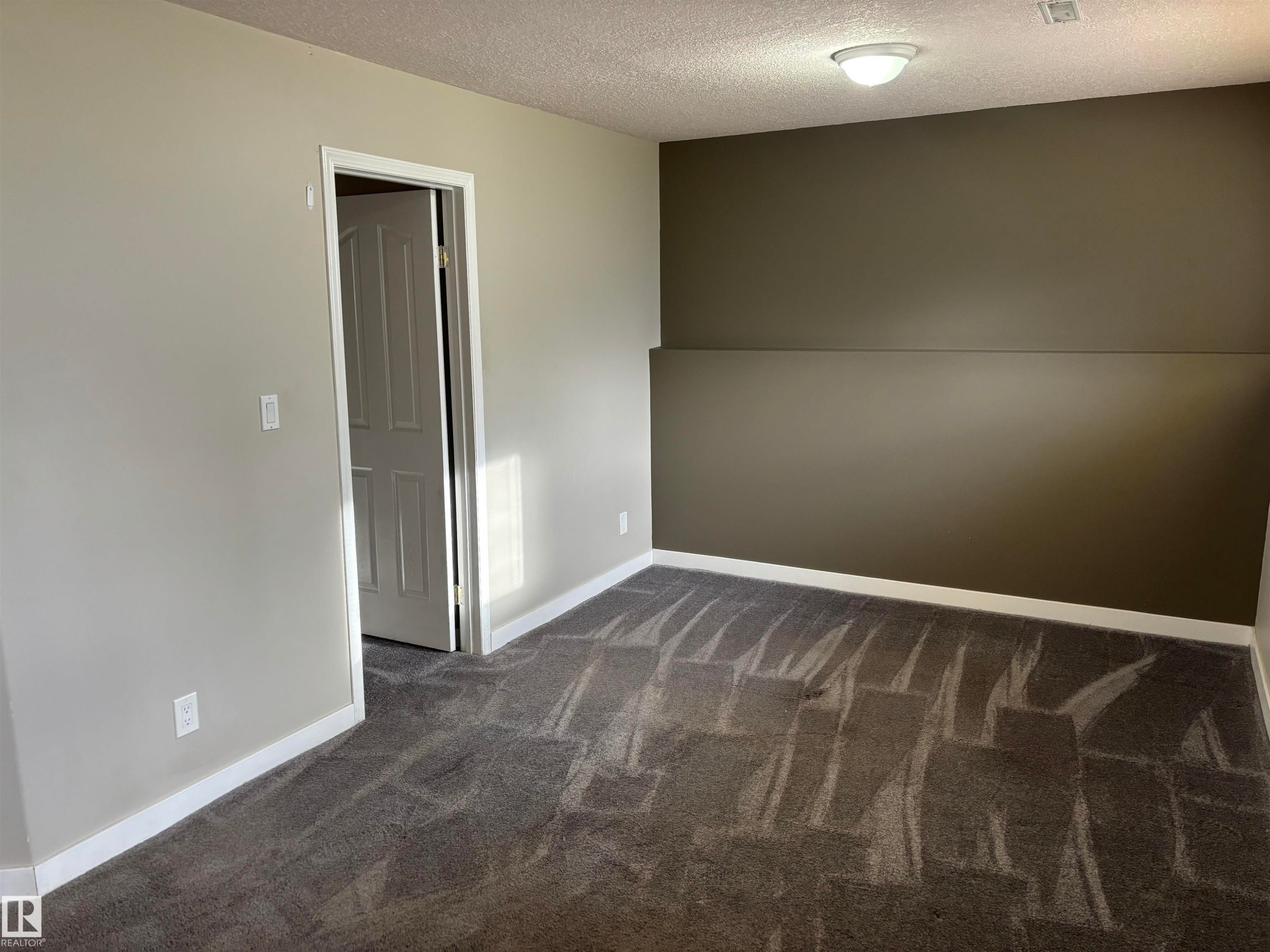 4908 17 Avenue, Edmonton, AB - Indoor Photo Showing Other Room
