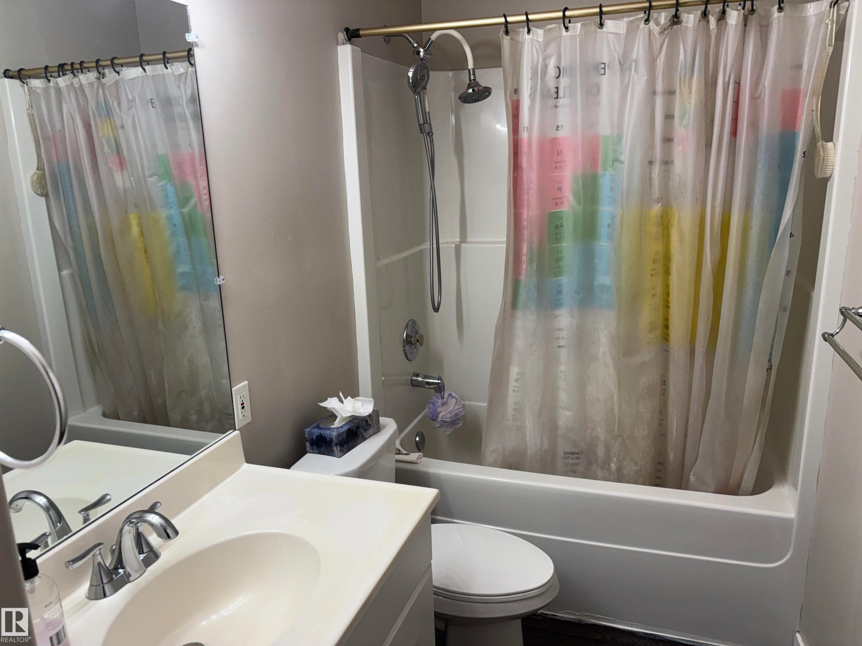 4908 17 Avenue, Edmonton, AB - Indoor Photo Showing Bathroom