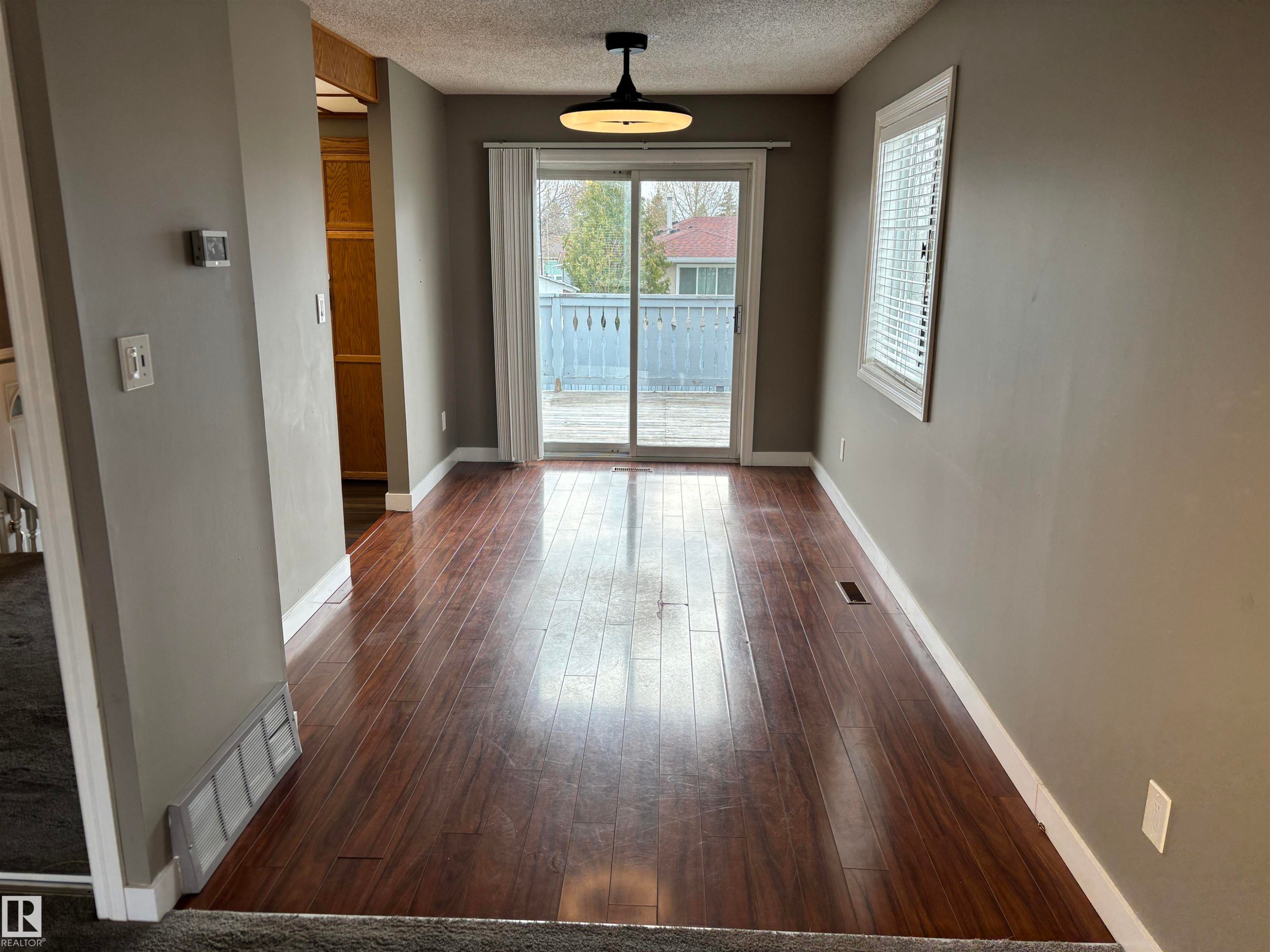 4908 17 Avenue, Edmonton, AB - Indoor Photo Showing Other Room