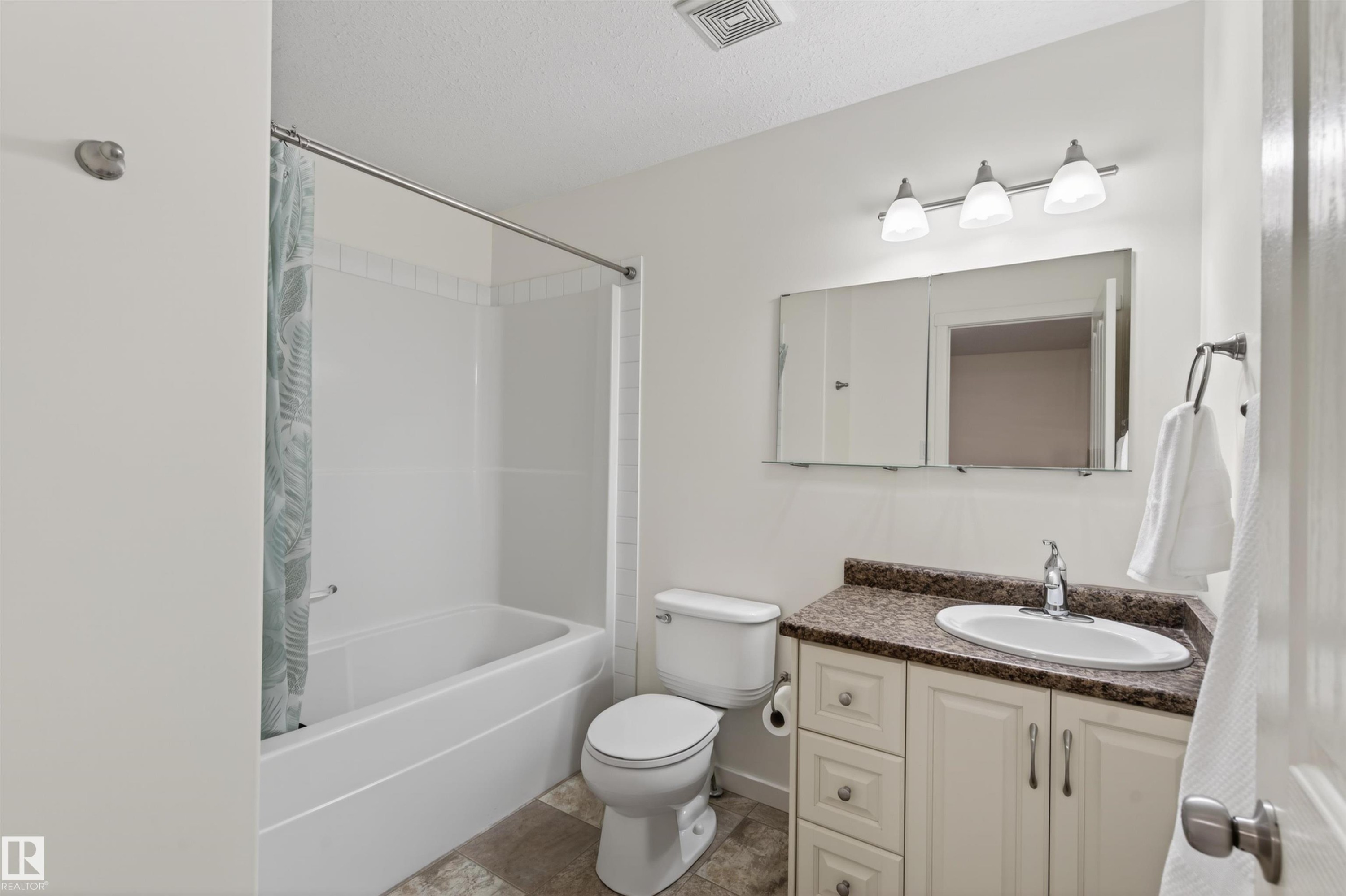 702C Rocky Way, Cold Lake, AB - Indoor Photo Showing Bathroom