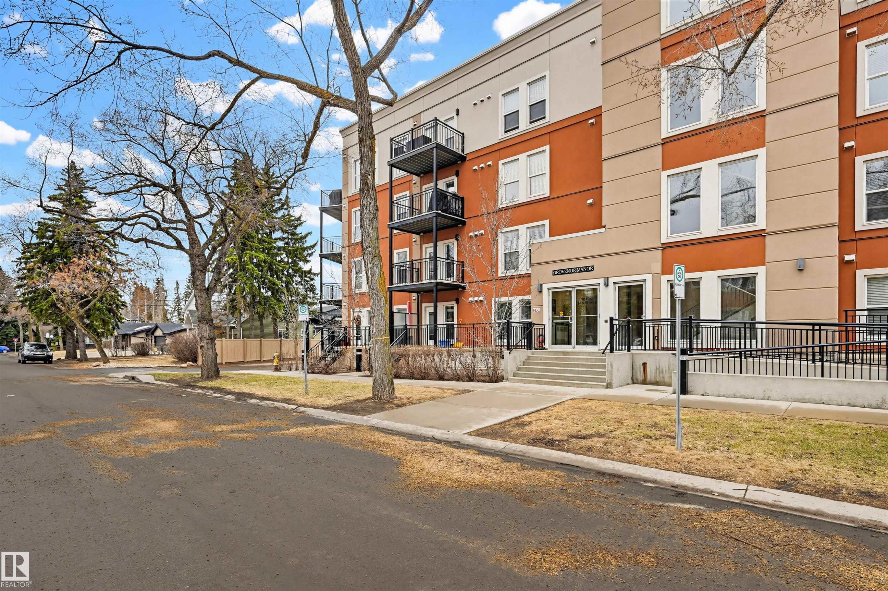 405 10126 144 Street, Edmonton, AB - Outdoor