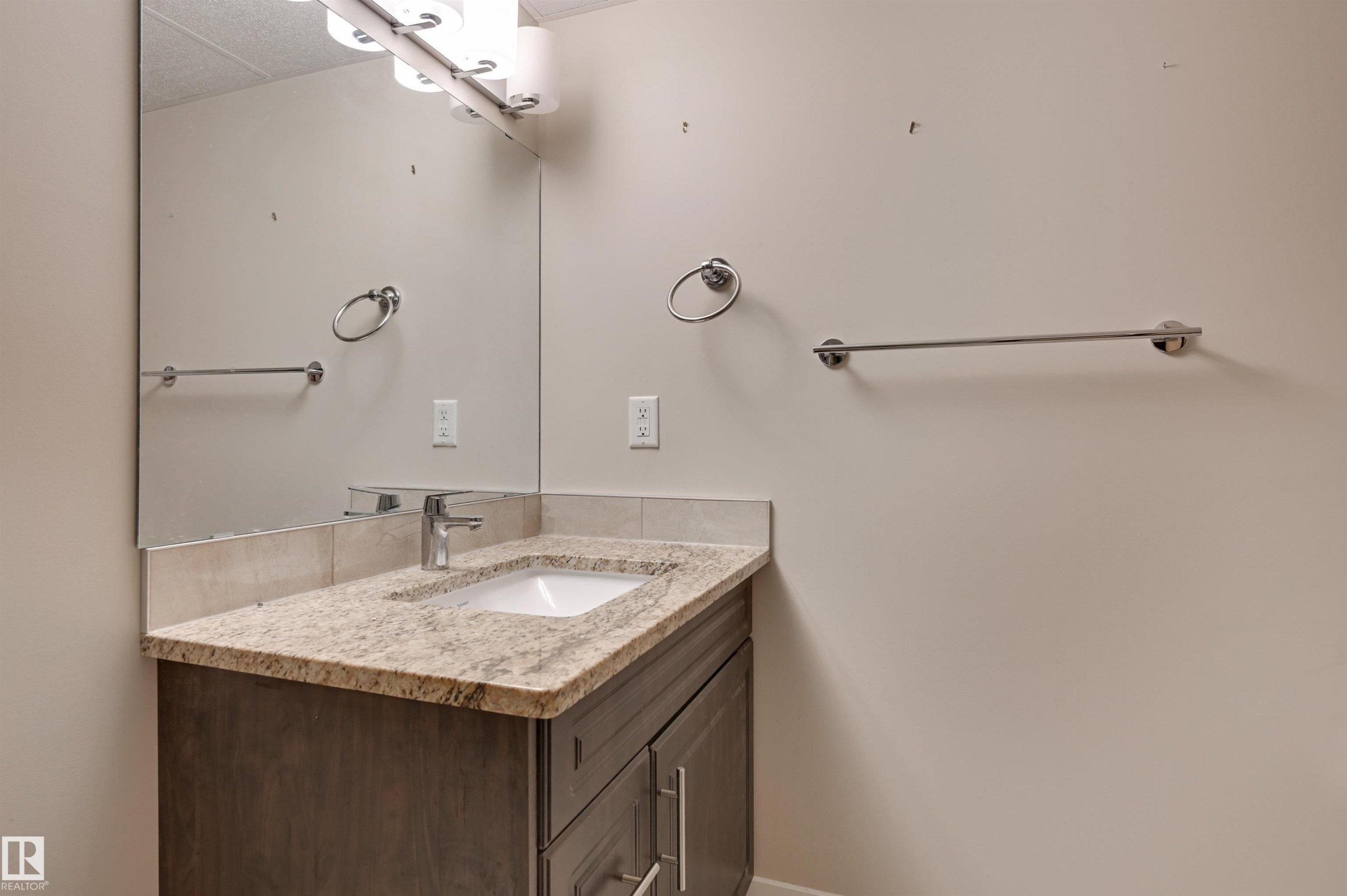 405 10126 144 Street, Edmonton, AB - Indoor Photo Showing Bathroom