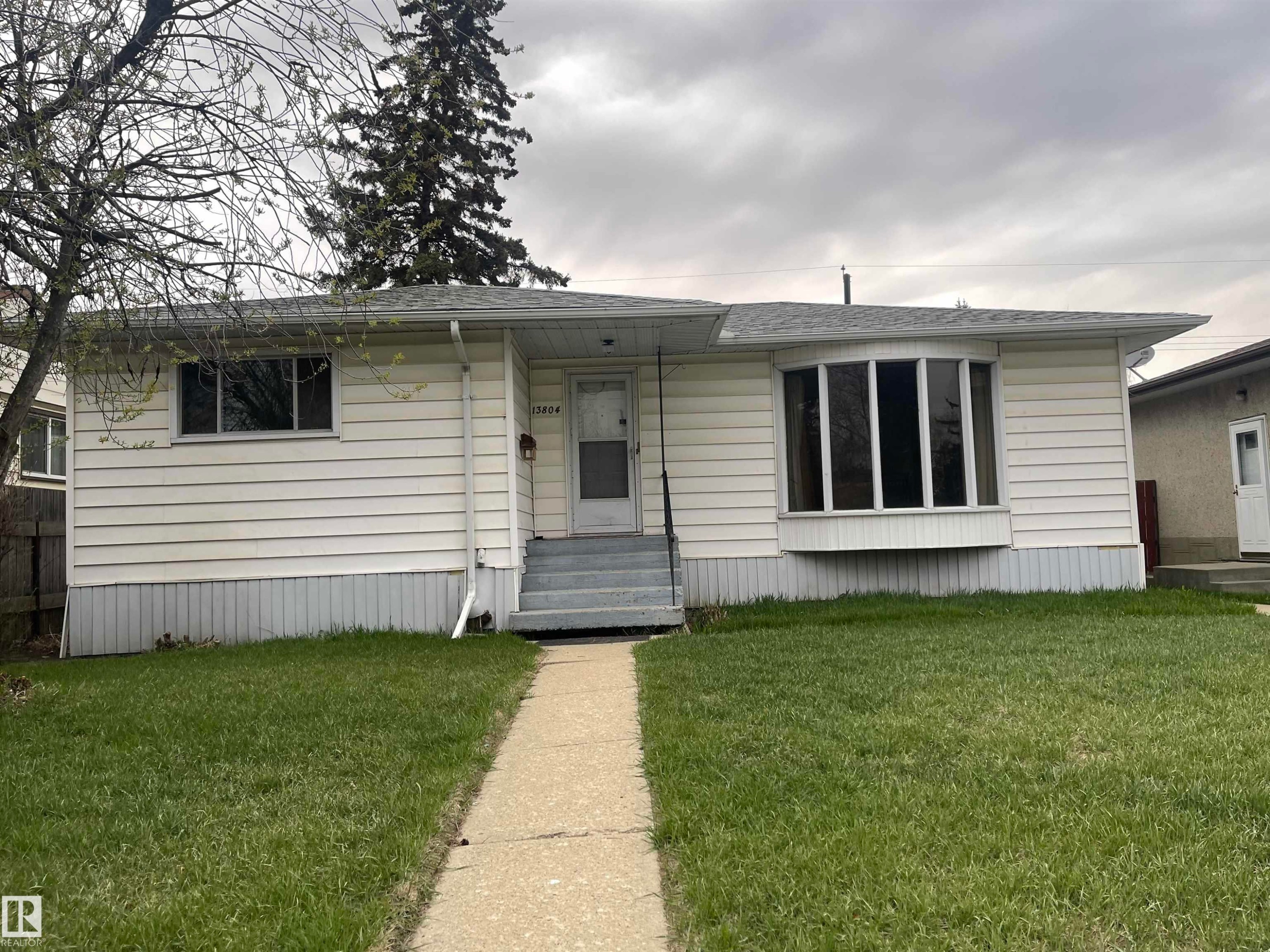 Single-story residence featuring white horizontal siding and a gray shingle roof - 13804 132 Avenue, Edmonton, AB - Outdoor