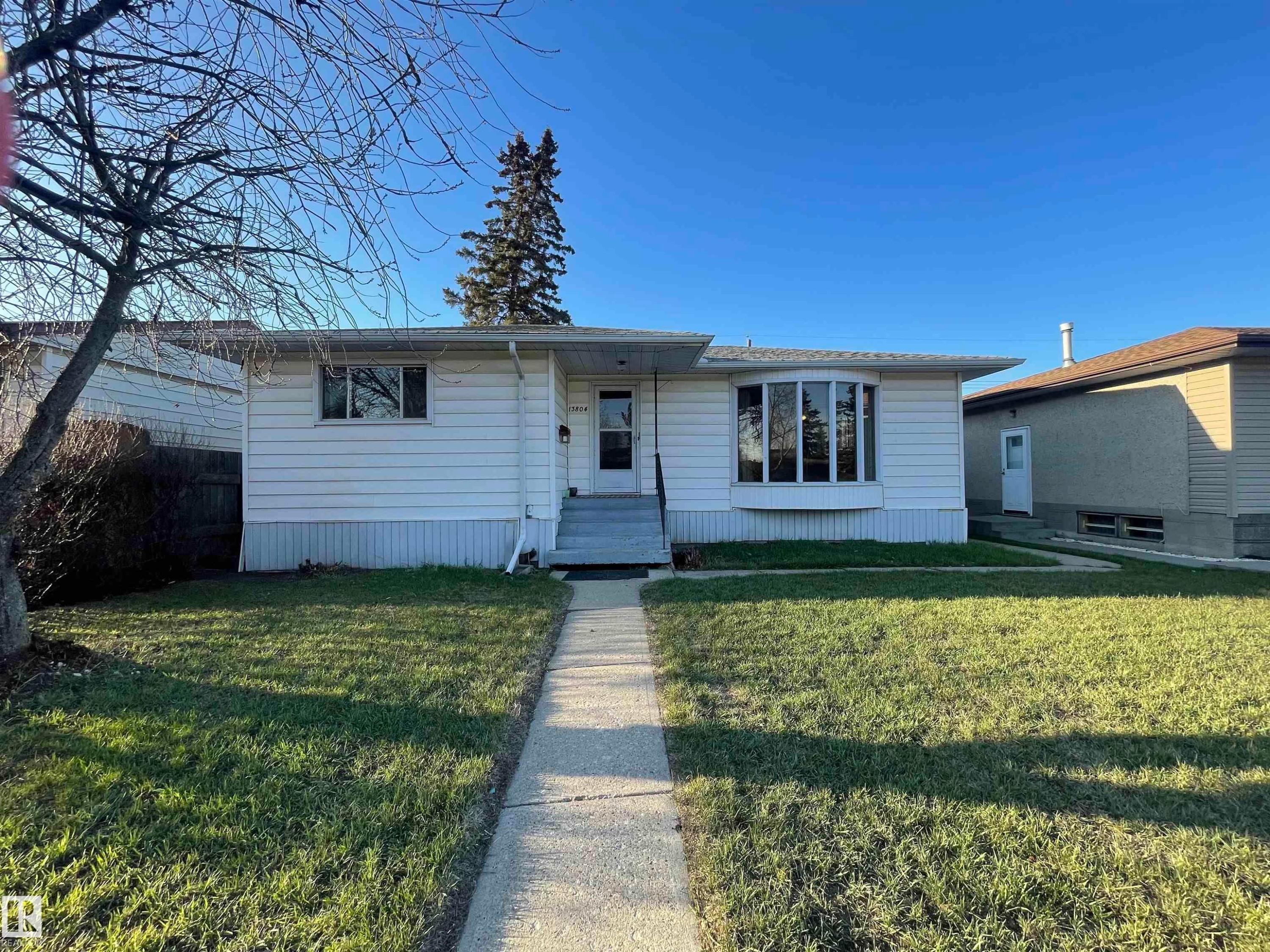 Single-story residence featuring white siding and a prominent bay window - 13804 132 Avenue, Edmonton, AB - Outdoor