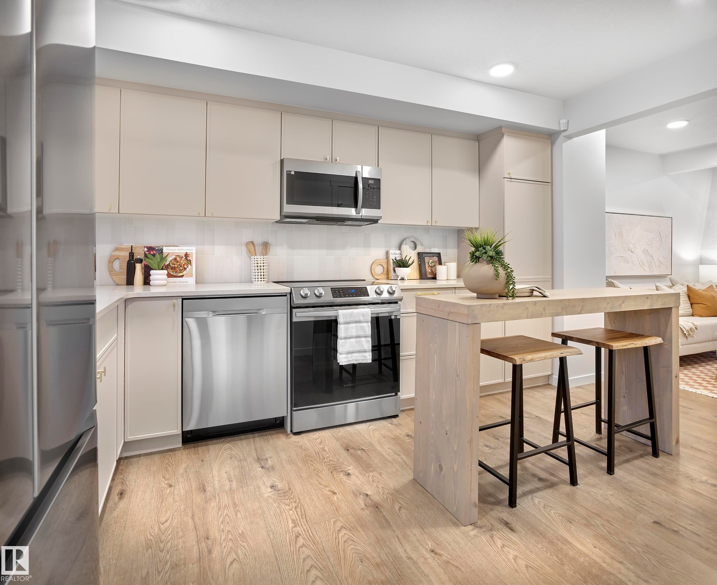2111 210 Street, Edmonton, AB - Indoor Photo Showing Kitchen