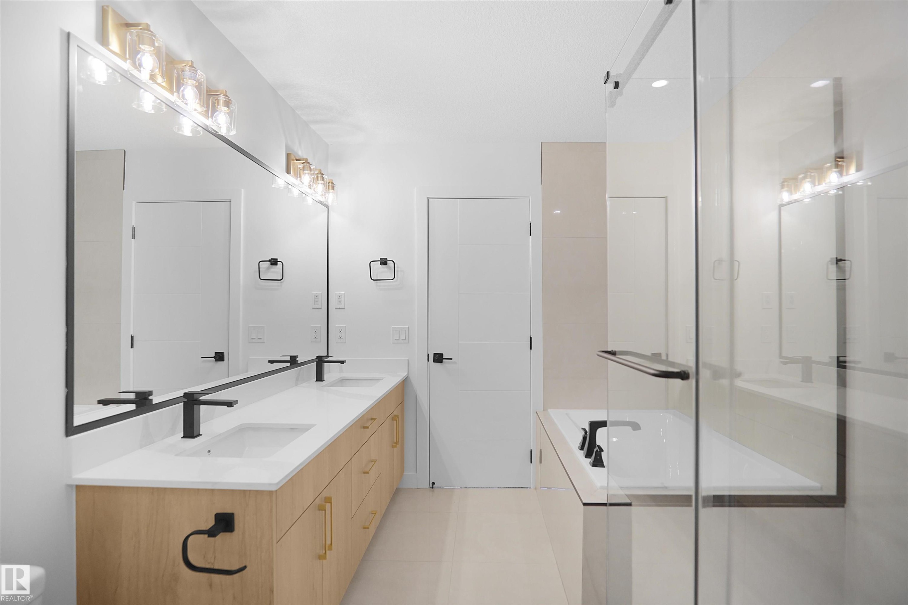 119 Peirwyck Loop, Spruce Grove, AB - Indoor Photo Showing Bathroom