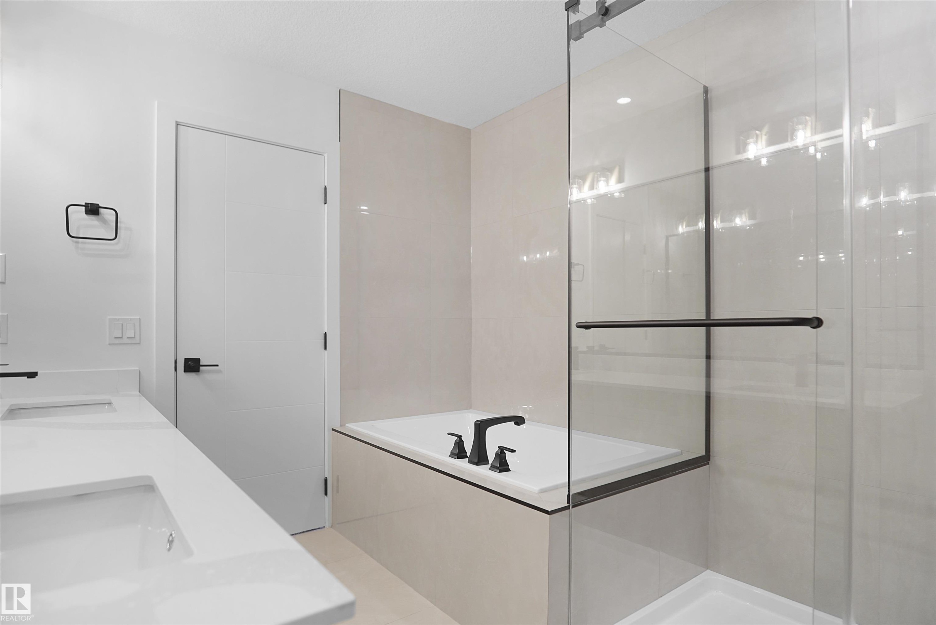 119 Peirwyck Loop, Spruce Grove, AB - Indoor Photo Showing Bathroom