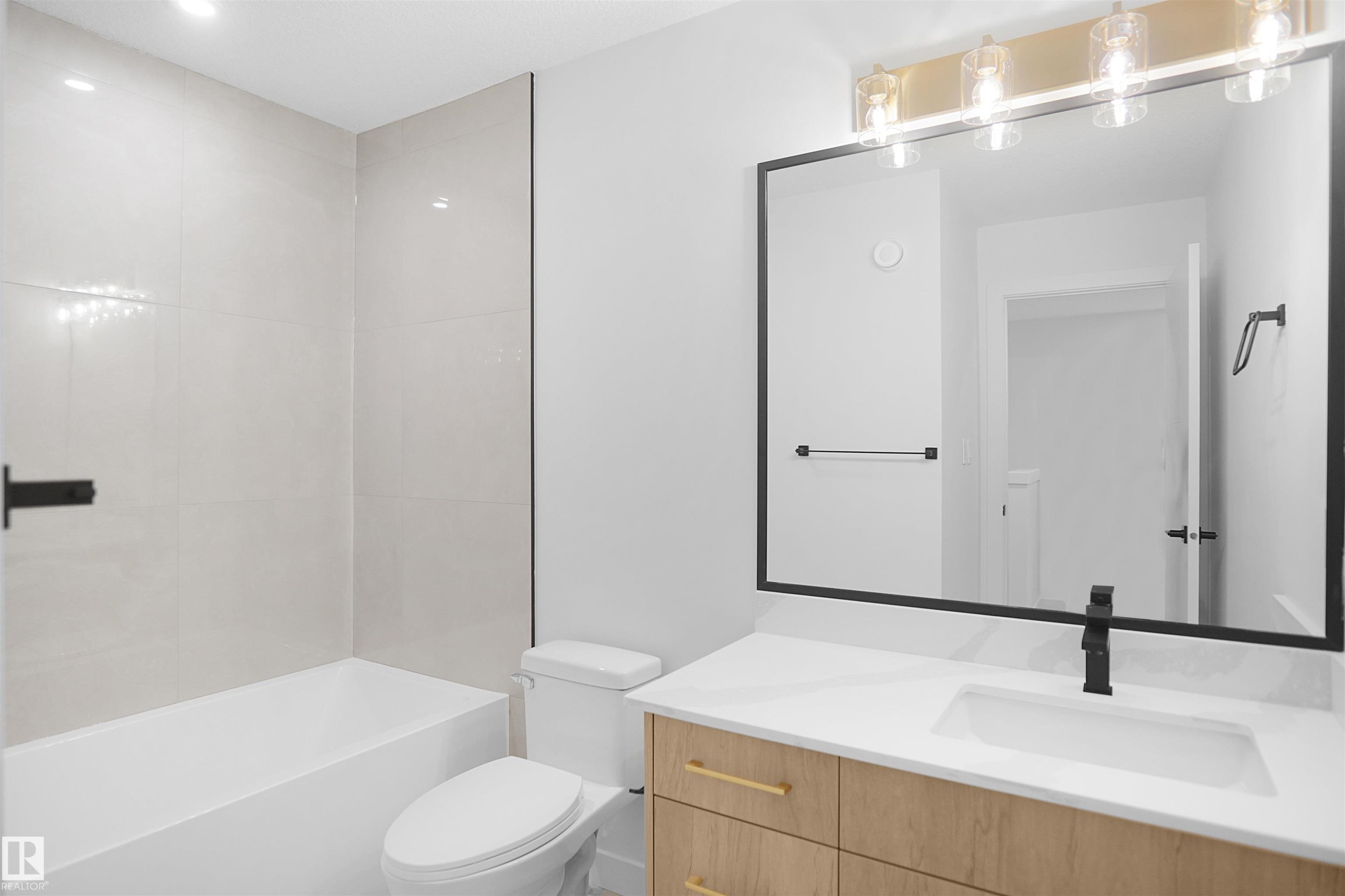 119 Peirwyck Loop, Spruce Grove, AB - Indoor Photo Showing Bathroom