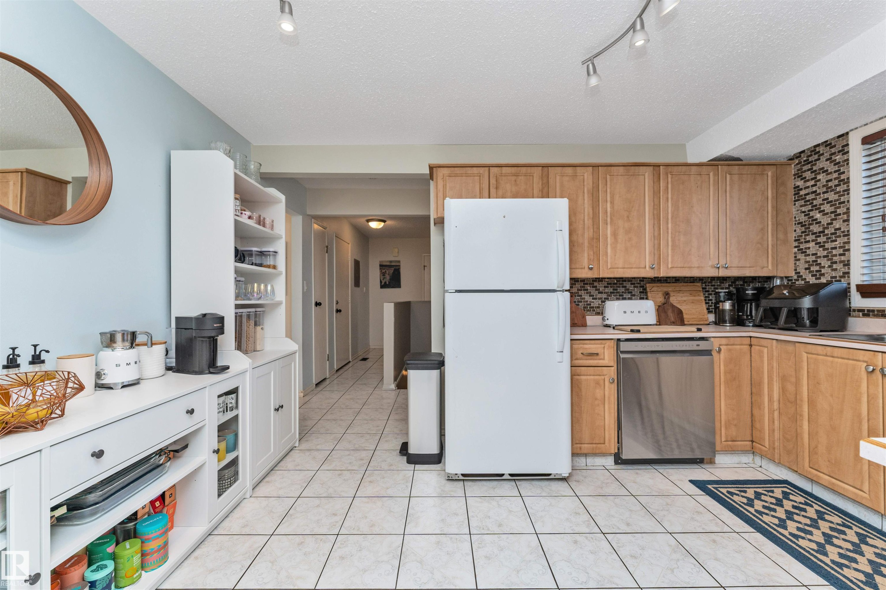Kitchen - 49 Ash Crescent, St. Albert, AB - Indoor Photo Showing Kitchen
