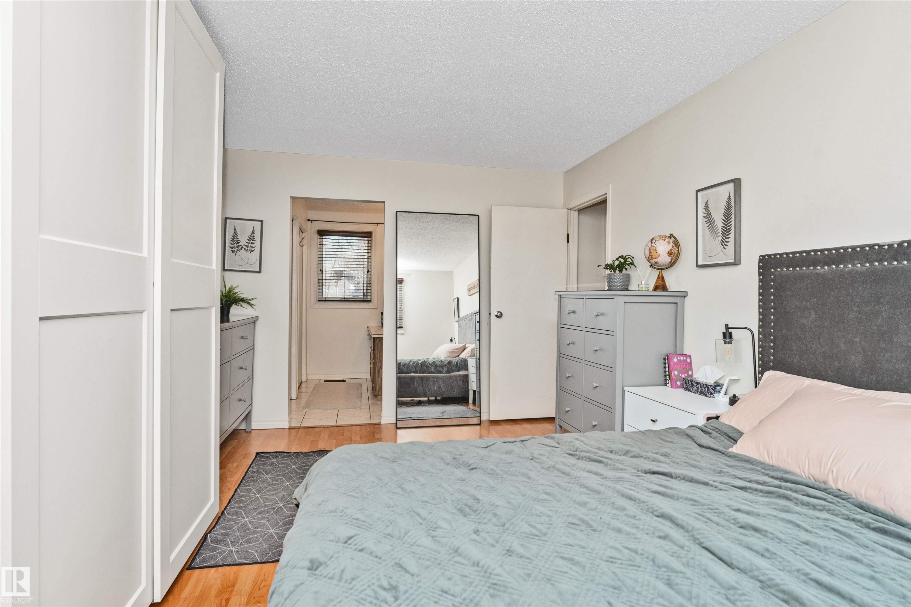 Hardwood-style flooring throughout - 49 Ash Crescent, St. Albert, AB - Indoor Photo Showing Bedroom