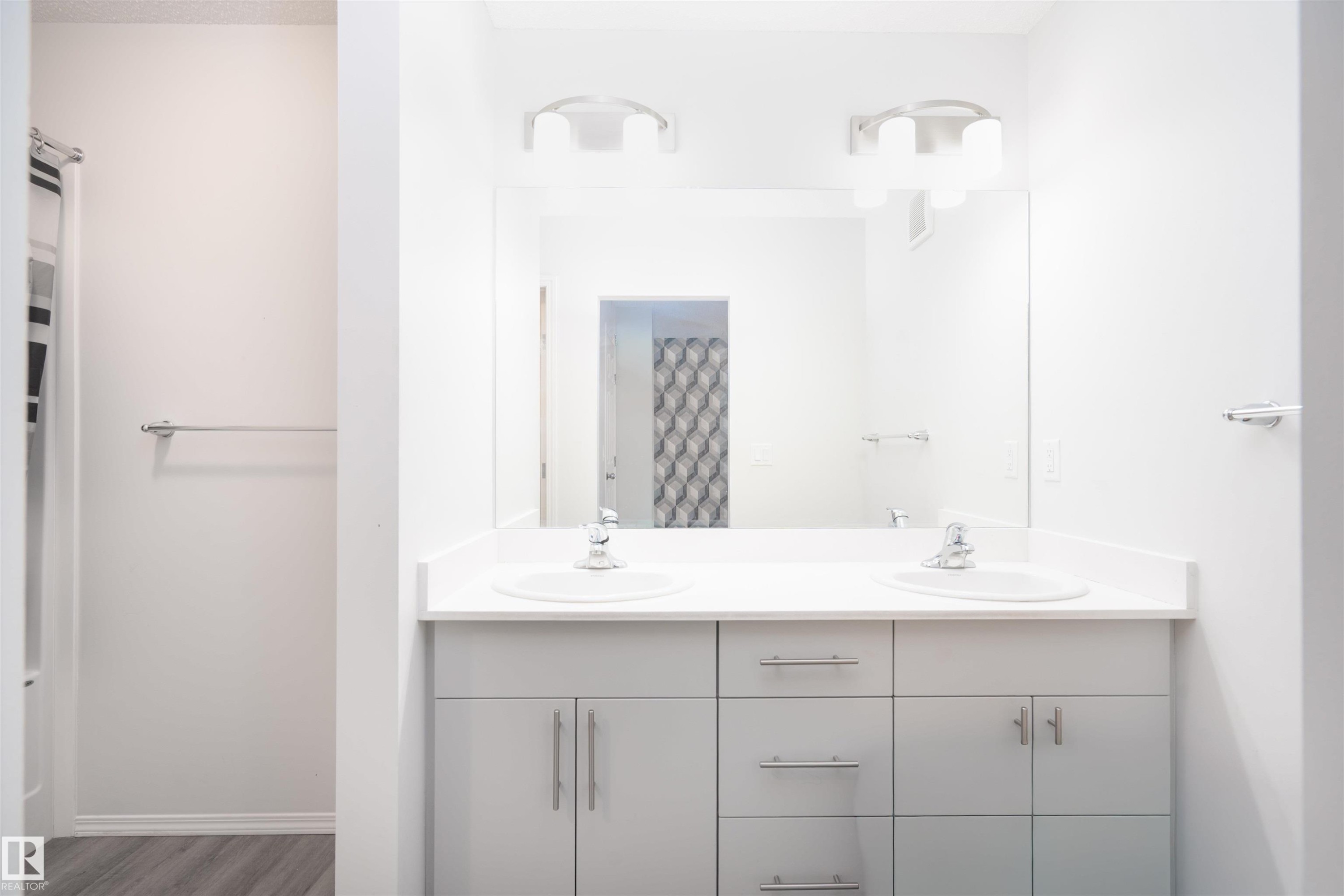 3099 Checknita Way, Edmonton, AB - Indoor Photo Showing Bathroom