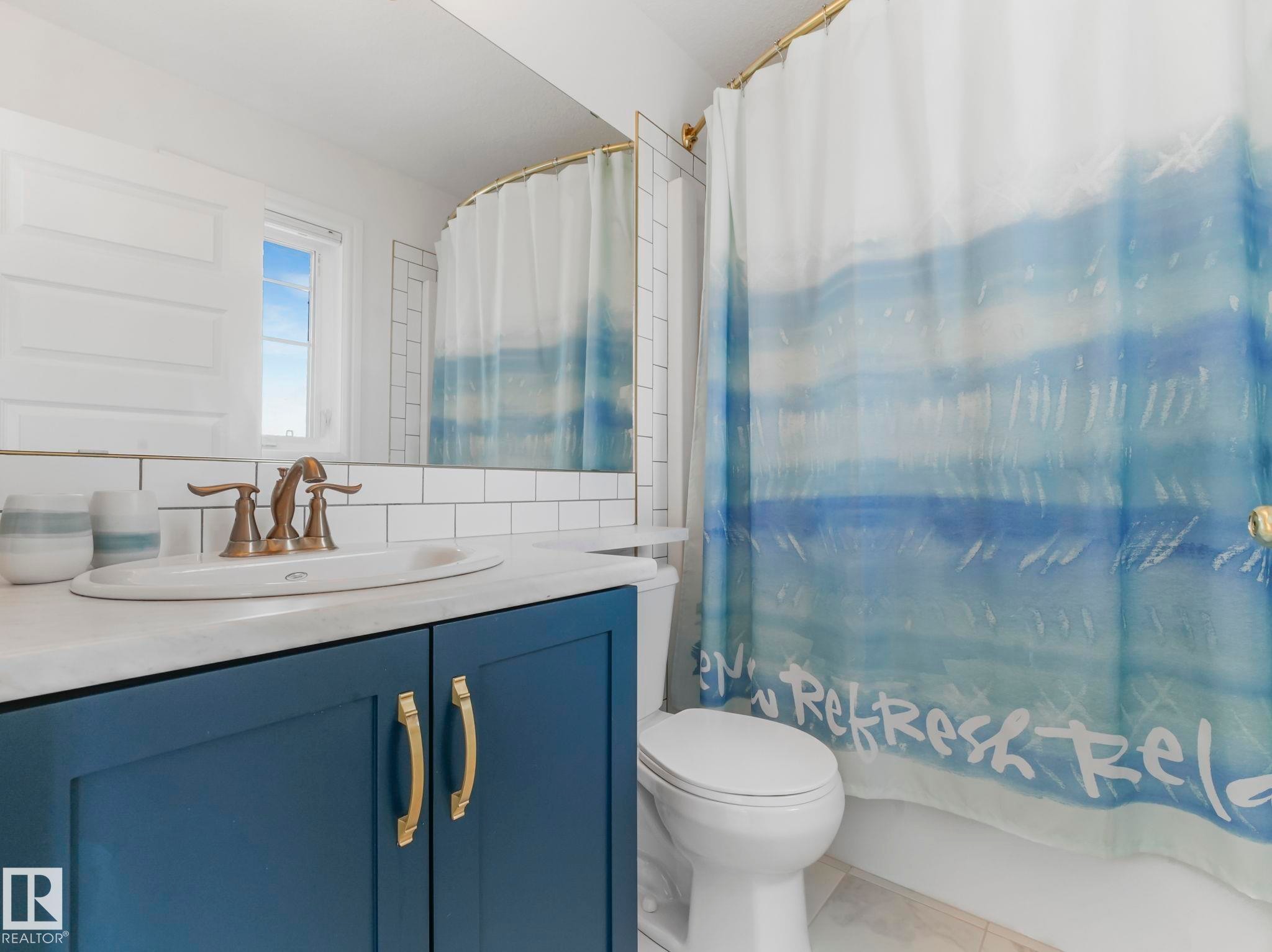 3843 Robins Crescent, Edmonton, AB - Indoor Photo Showing Bathroom