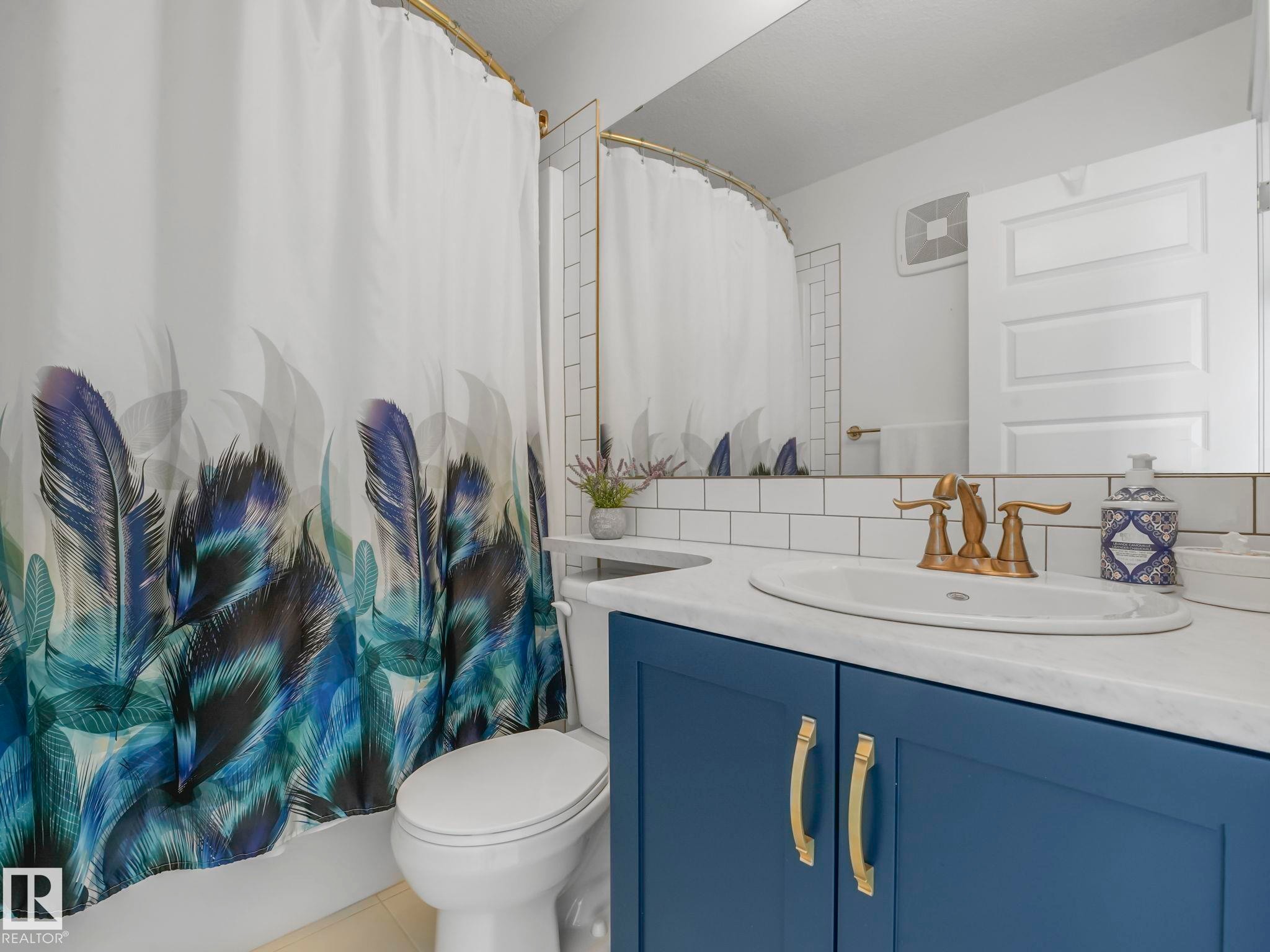 3843 Robins Crescent, Edmonton, AB - Indoor Photo Showing Bathroom