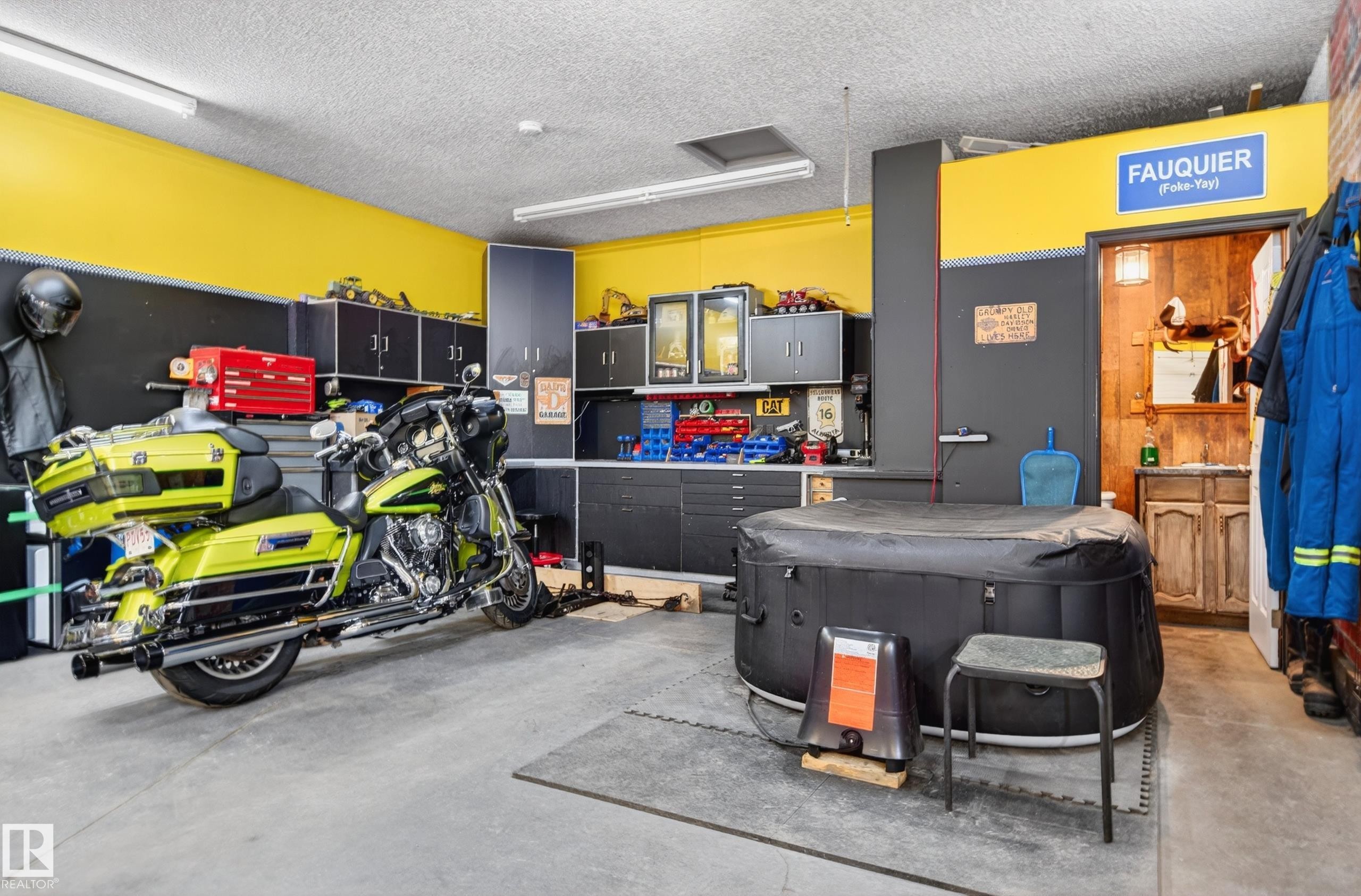 4217 55 Avenue, Lamont, AB - Indoor