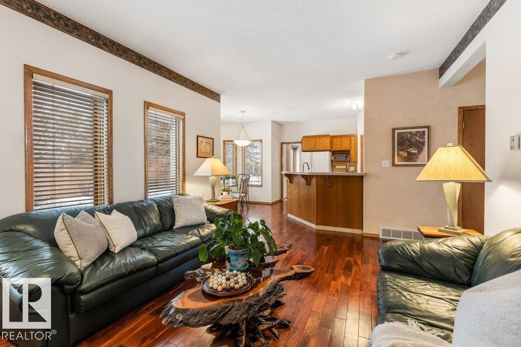 4344 28A Street, Edmonton, AB - Indoor Photo Showing Living Room
