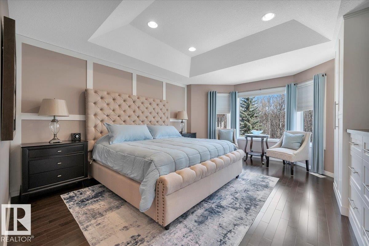 HARDWOOD FLOORING AND STUNNING BACK YARD AND RAVINE VIEWS - 314 Weaver Point(E), Edmonton, AB - Indoor Photo Showing Bedroom