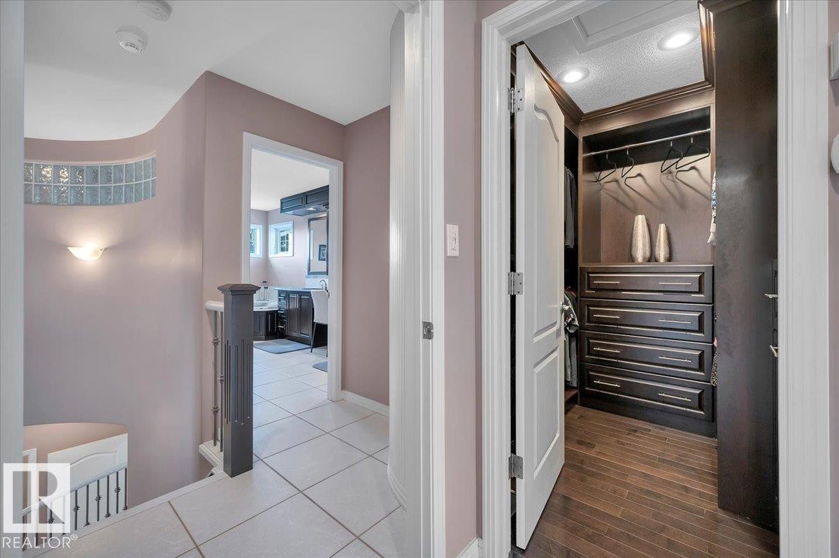 CUSTOM PRIMARY WALK IN CLOSET - 314 Weaver Point(E), Edmonton, AB - Indoor Photo Showing Other Room