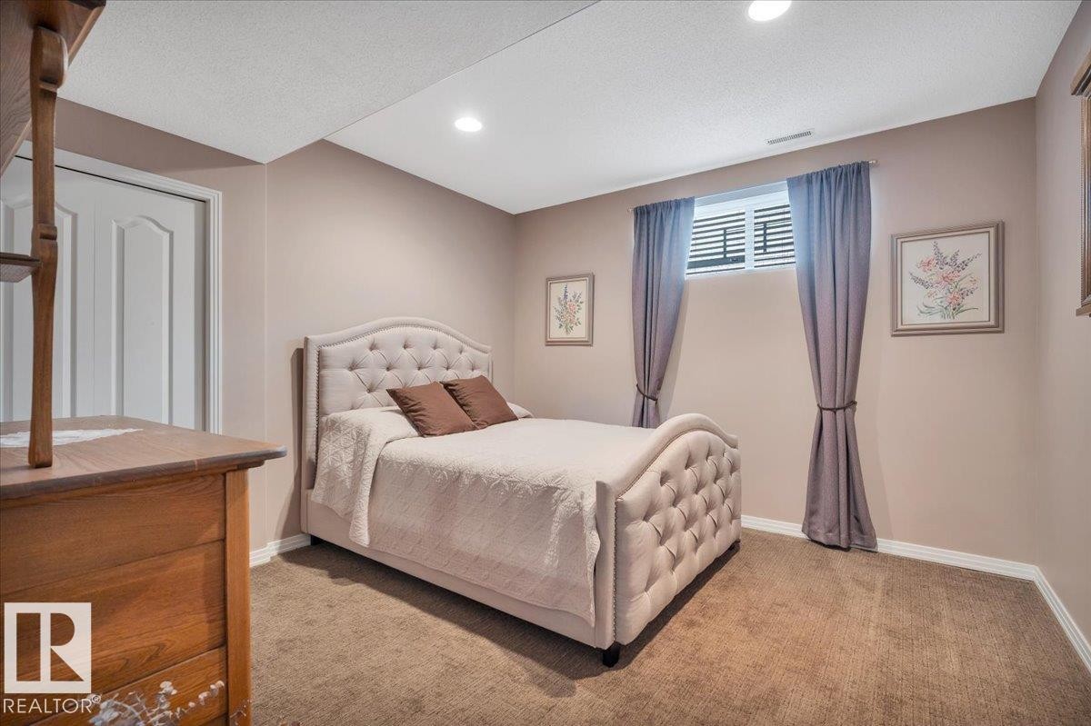 SECOND OF 2 LOWER LEVEL BEDROOMS - 314 Weaver Point(E), Edmonton, AB - Indoor Photo Showing Bedroom