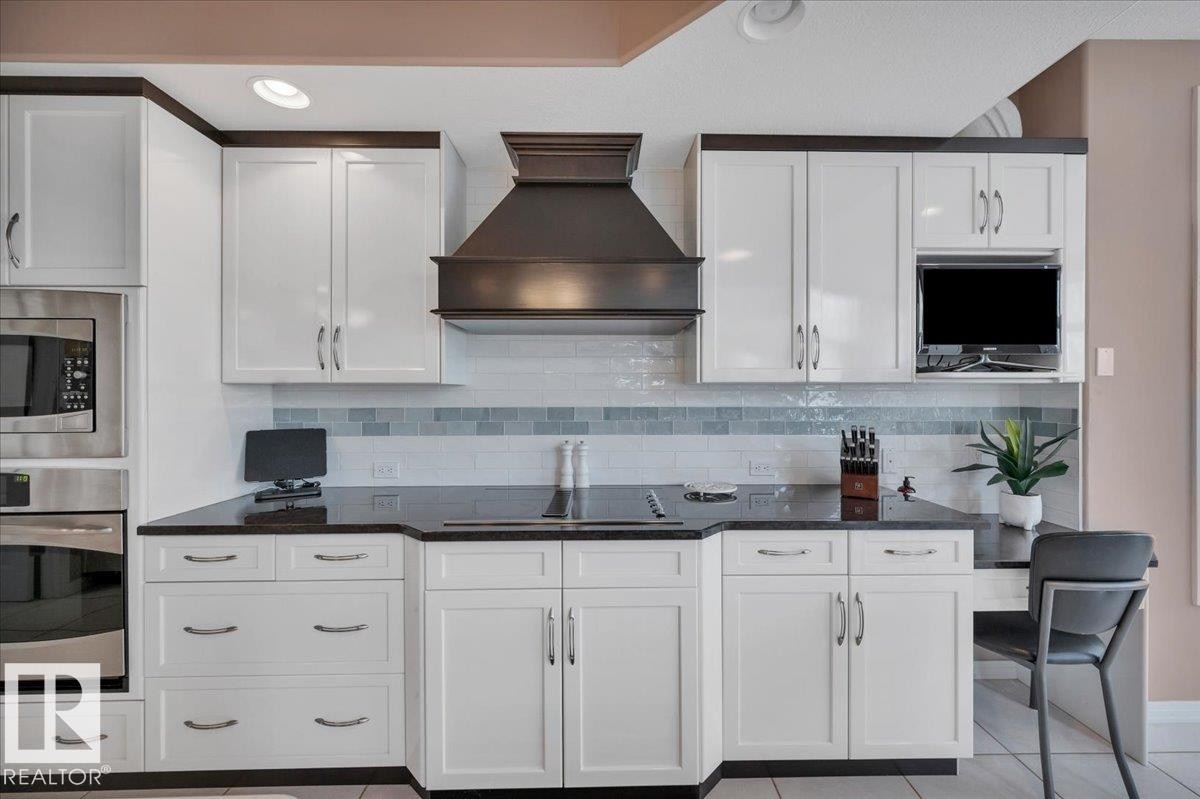 RENOVATED KITCHEN WITH JENN AIR DOWN DRAFT ELECTRIC COOKTOP - 314 Weaver Point(E), Edmonton, AB - Indoor Photo Showing Kitchen